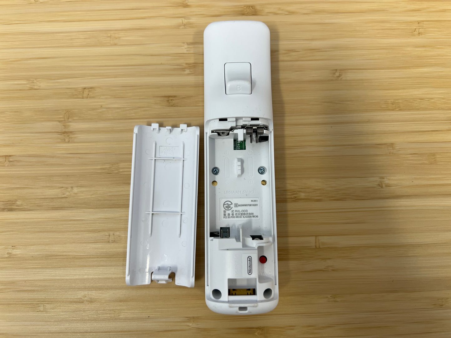 Nintendo Wii White Console - GameCube Compatible - w/ Controller & Cords