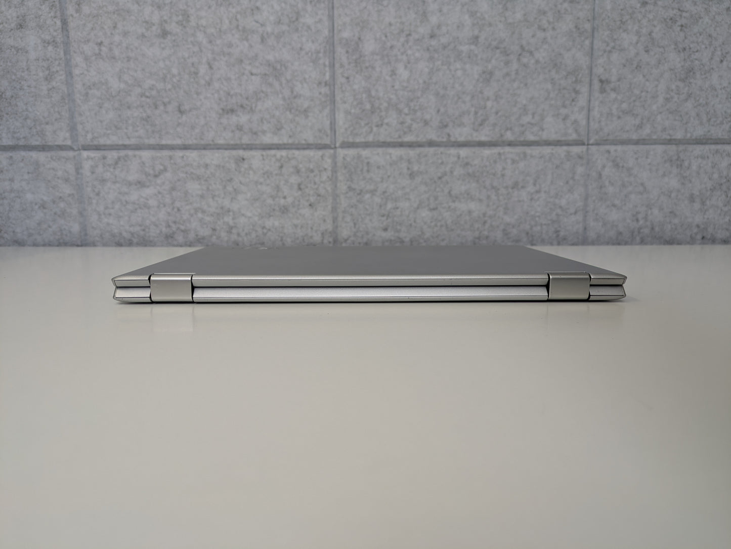 Lenovo YOGA 710-11ISK Signature Edition - Silver - 128GB SSD, 1.5GHz Intel Pentium 4405Y, 4GB RAM - USED