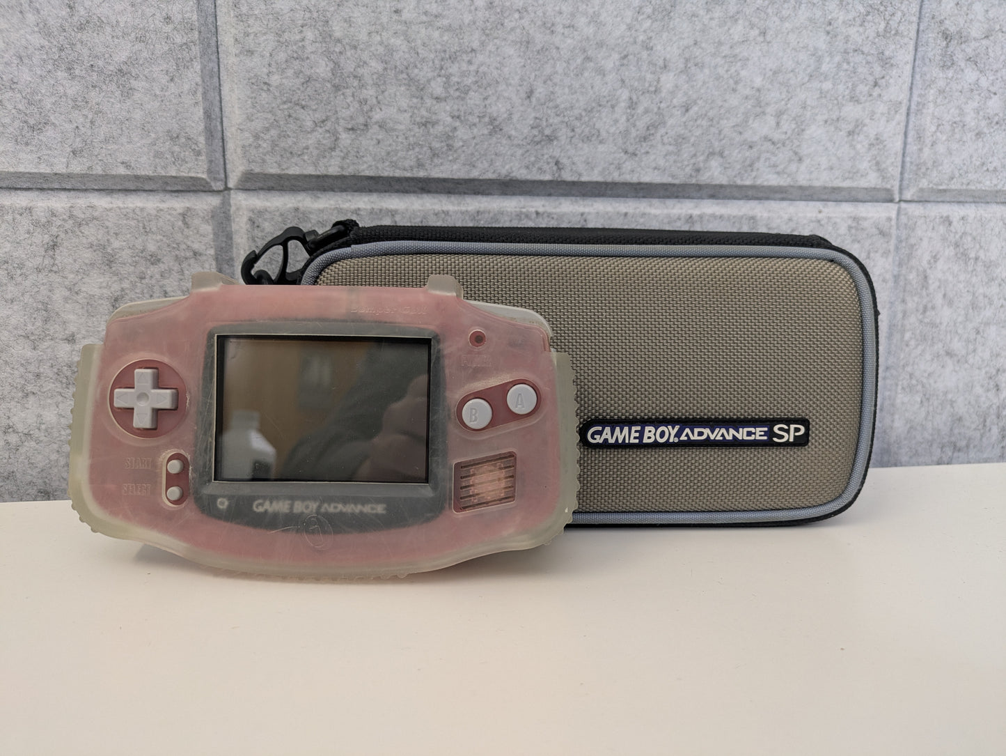 Nintendo GameBoy Advance GBA Fuschia Pink Handheld w/ Carrying Case - USED (GG63)