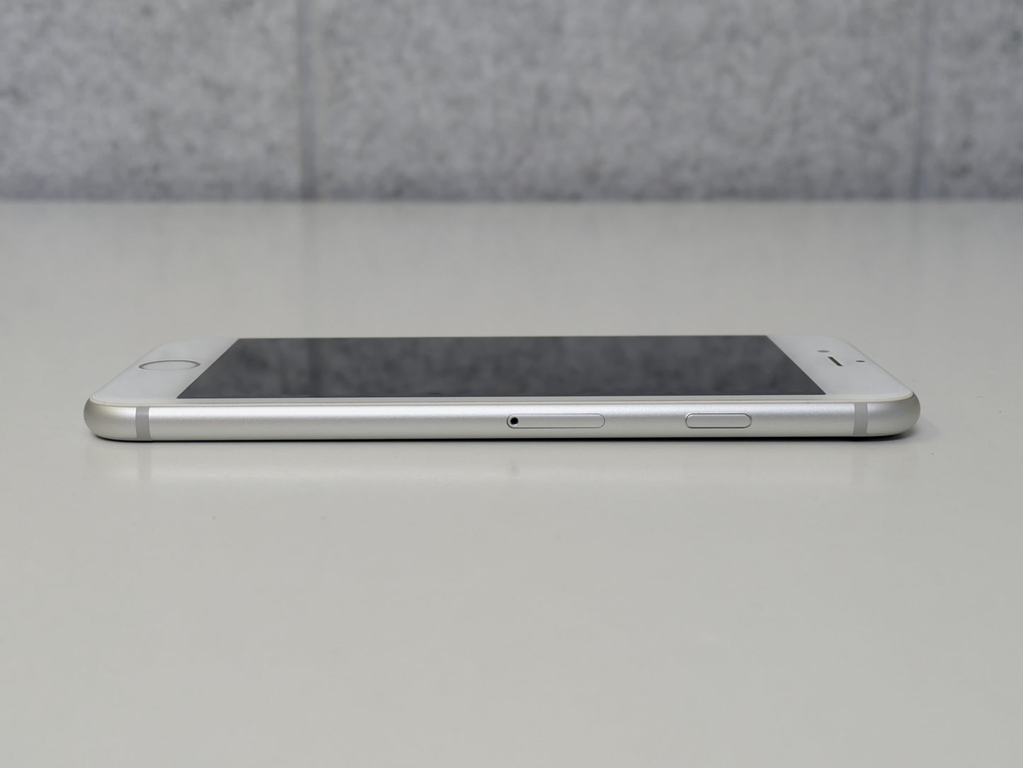 Apple iPhone 6 - 64GB - Silver - UNLOCKED - USED