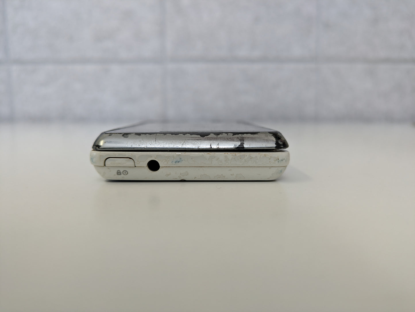 Motorola Droid 2 - 8GB - Star Wars R2-D2 30th Anniversary Limited Edition - Verizon - ISSUES READING BATTERY - AS-IS