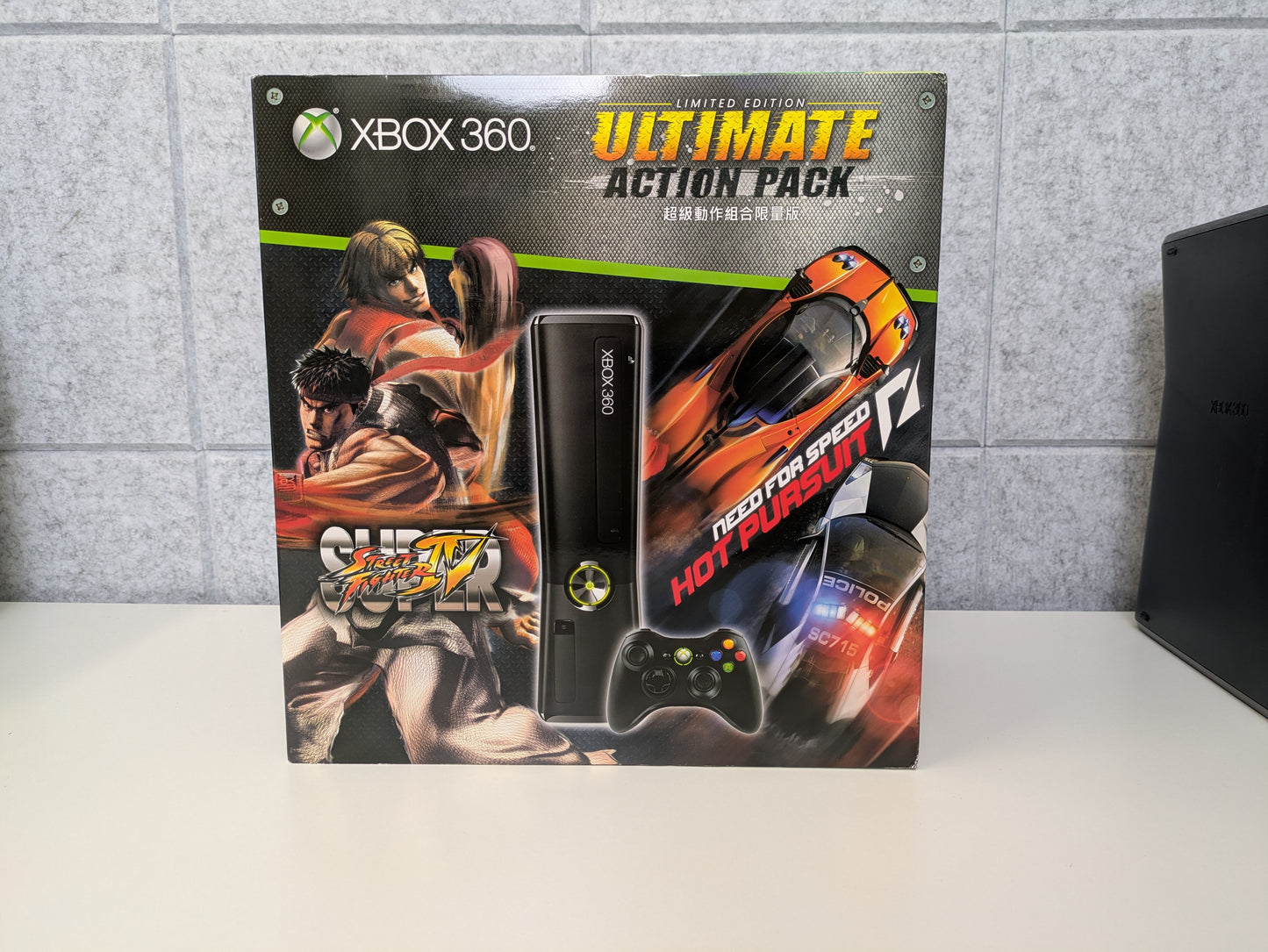 Microsoft Xbox 360 S (Hong Kong) - Ultimate Action Pack - 250GB - Black - COMPLETE IN BOX - Used