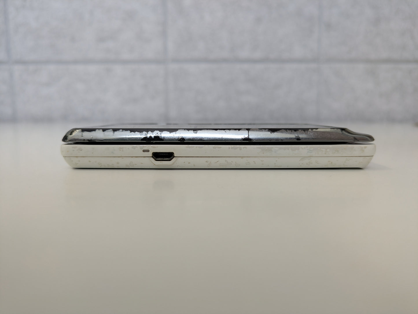 Motorola Droid 2 - 8GB - Star Wars R2-D2 30th Anniversary Limited Edition - Verizon - ISSUES READING BATTERY - AS-IS
