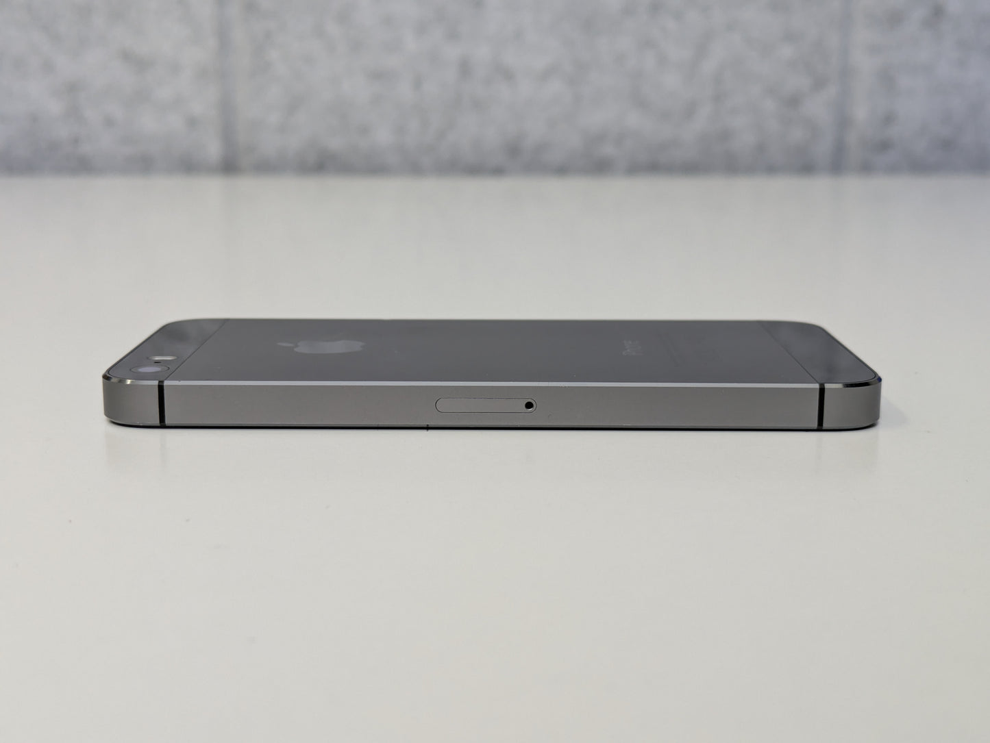 iPhone 5S A1533 (Network Locked to AT&T) - 16GB - Space Gray - USED