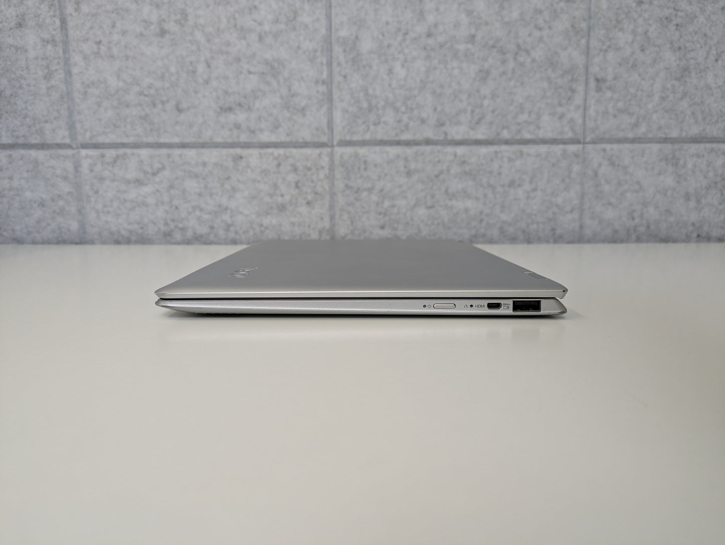 Lenovo YOGA 710-11ISK Signature Edition - Silver - 128GB SSD, 1.5GHz Intel Pentium 4405Y, 4GB RAM - USED