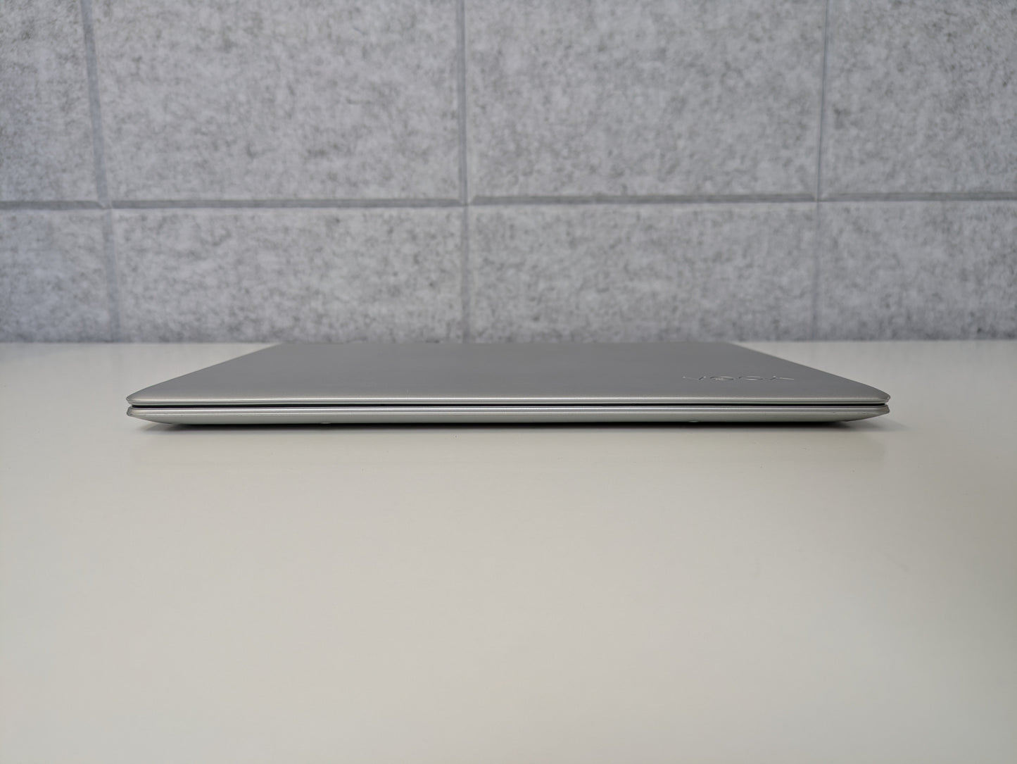 Lenovo YOGA 710-11ISK Signature Edition - Silver - 128GB SSD, 1.5GHz Intel Pentium 4405Y, 4GB RAM - USED