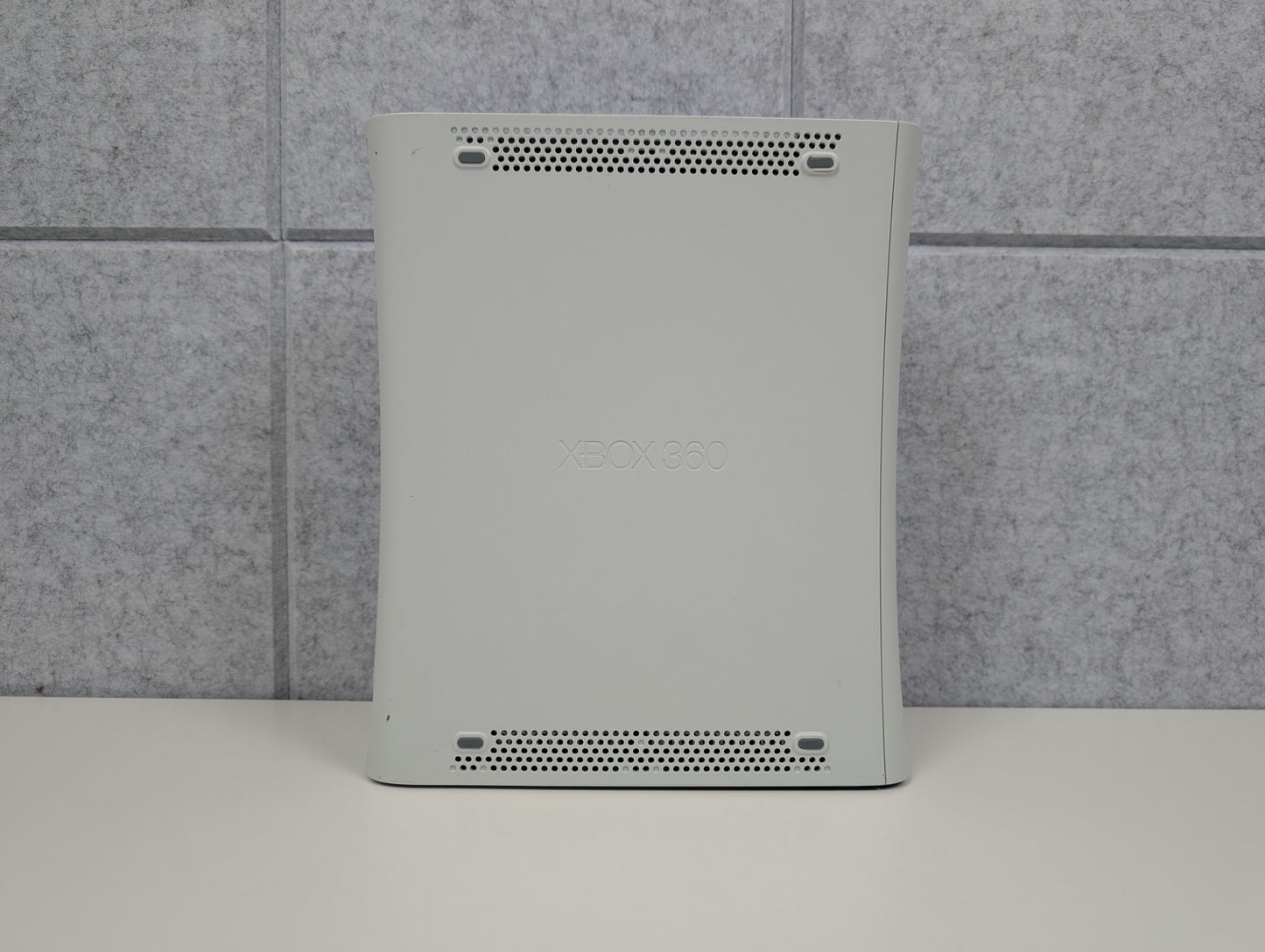 Microsoft Xbox 360 (BLADES DASH 2.0.6717.0, Xenon) - White - NO HARD DRIVE - USED