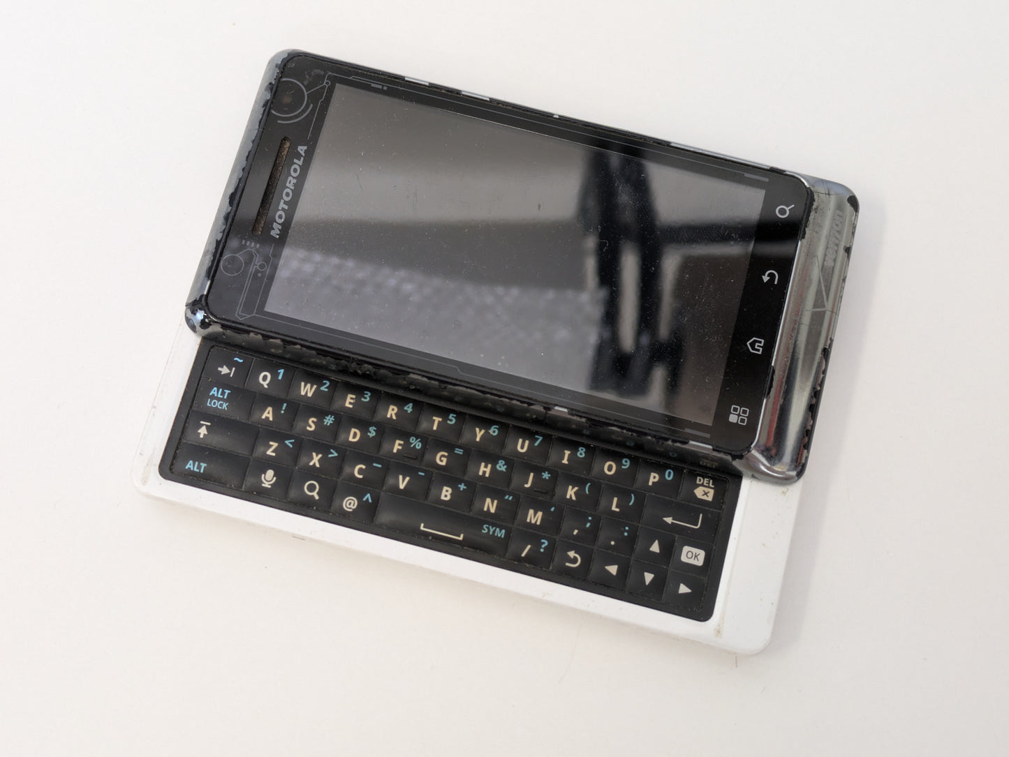 Motorola Droid 2 - 8GB - Star Wars R2-D2 30th Anniversary Limited Edition - Verizon - ISSUES READING BATTERY - AS-IS