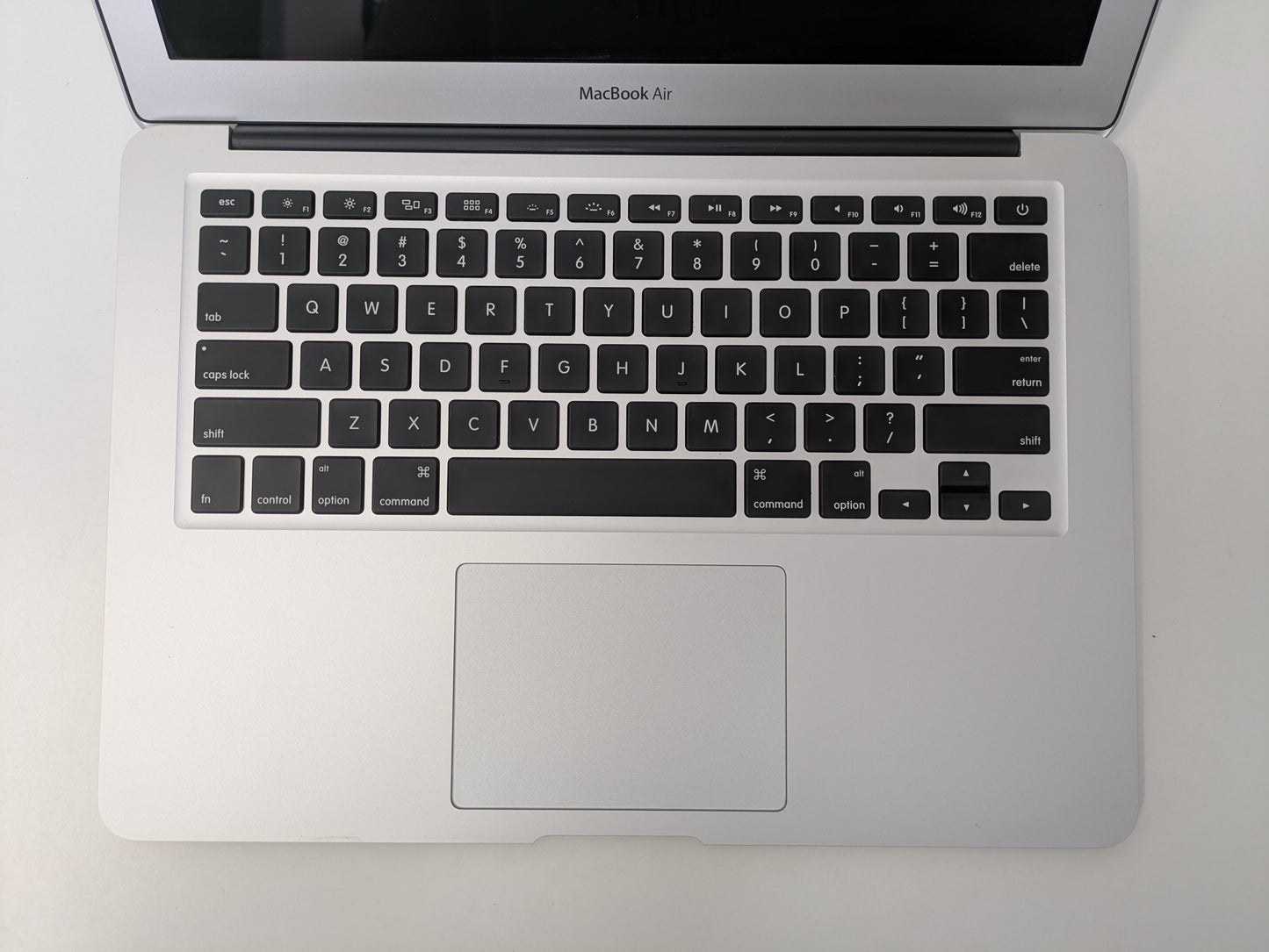 Apple MacBook Air - 13" 2017 - 2.2GHz Intel Core i7, 128GB SSD, 8GB RAM - IN BOX - USED