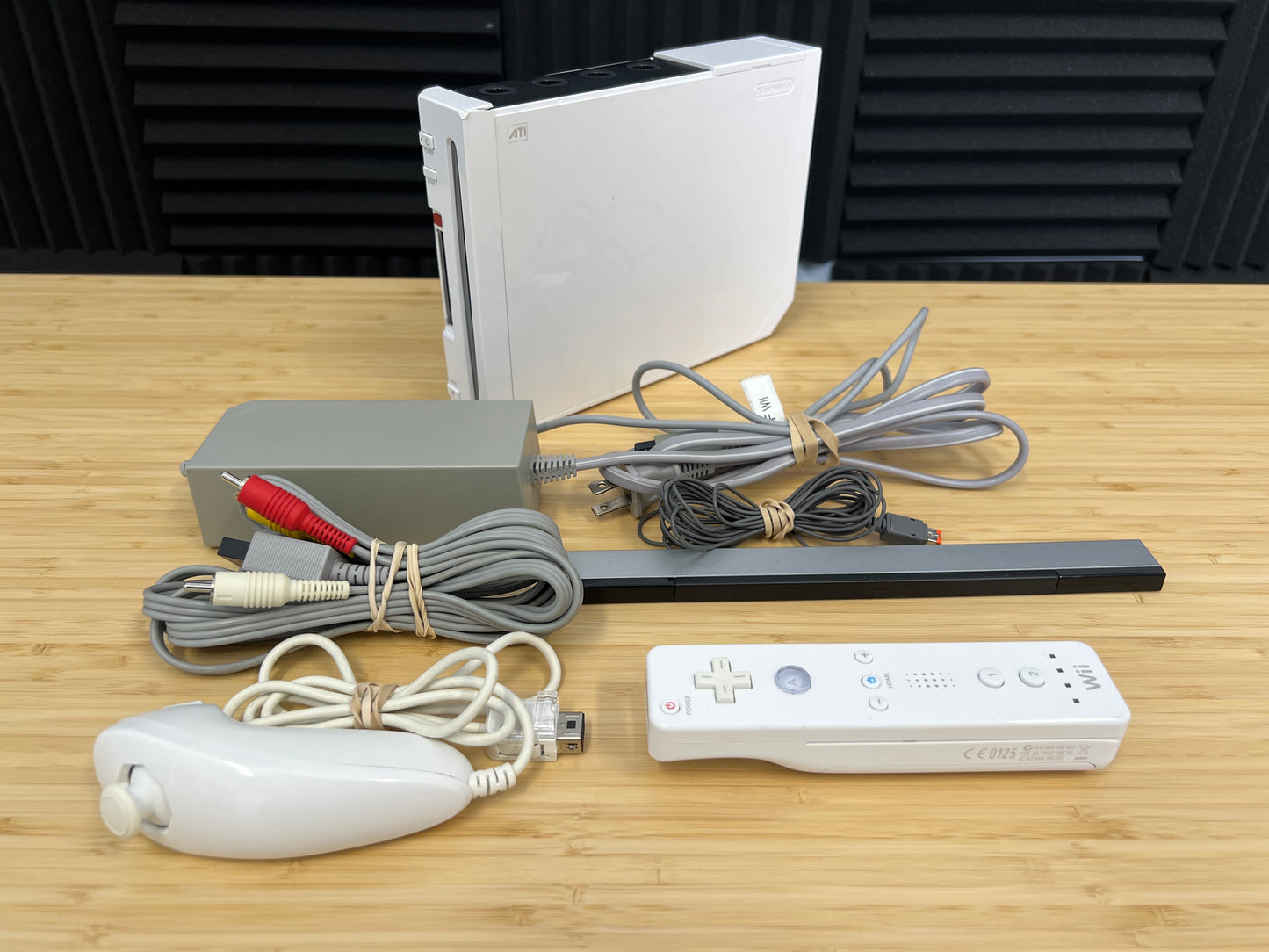 Nintendo Wii White Console - GameCube Compatible - w/ Controller & Cords