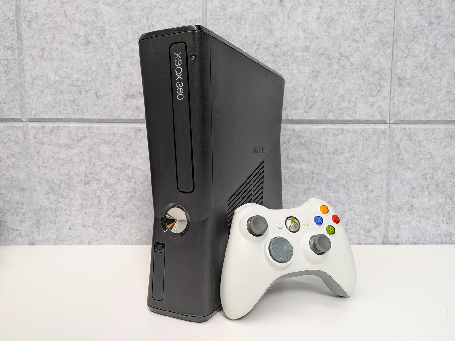 Microsoft 250GB Xbox 360 Slim Console w/ Controller & Cords USED