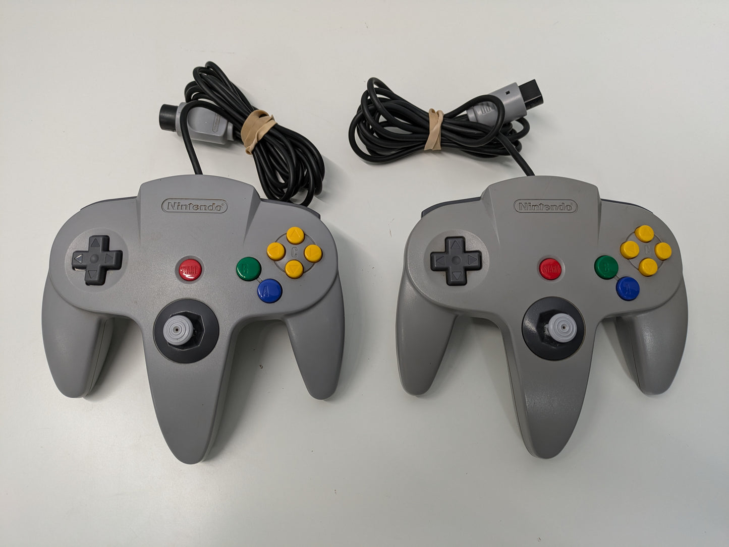 Nintendo 64 N64 Smoke Gray Console w/ Controllers & Cables - USED