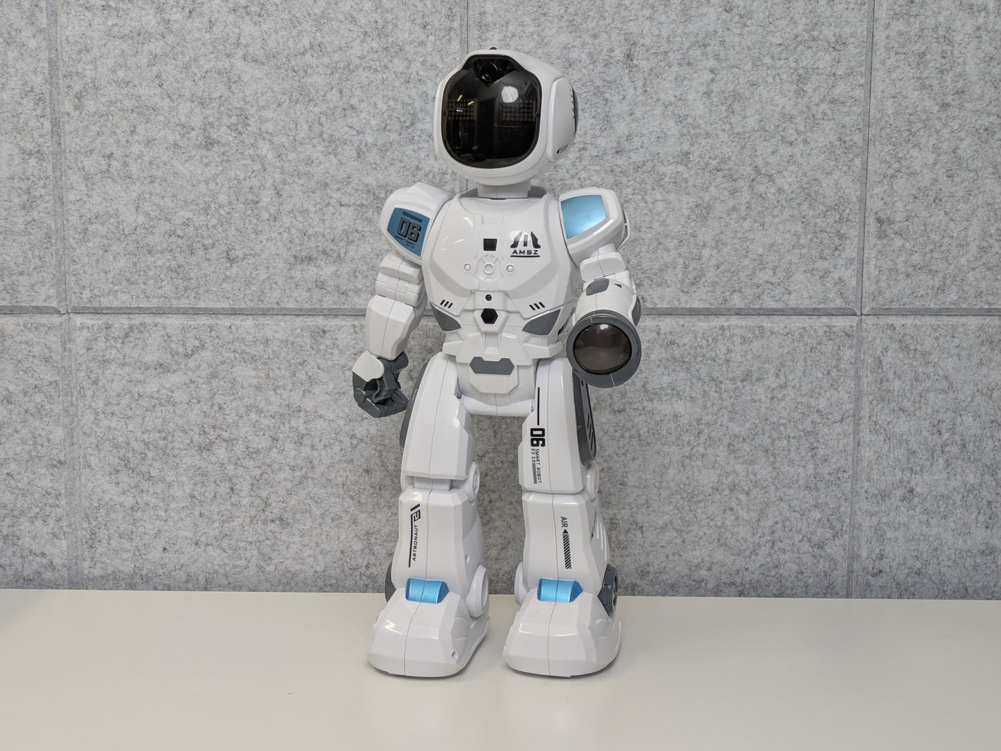 Le Neng Toys Intelligent Remote Control Robot - USED