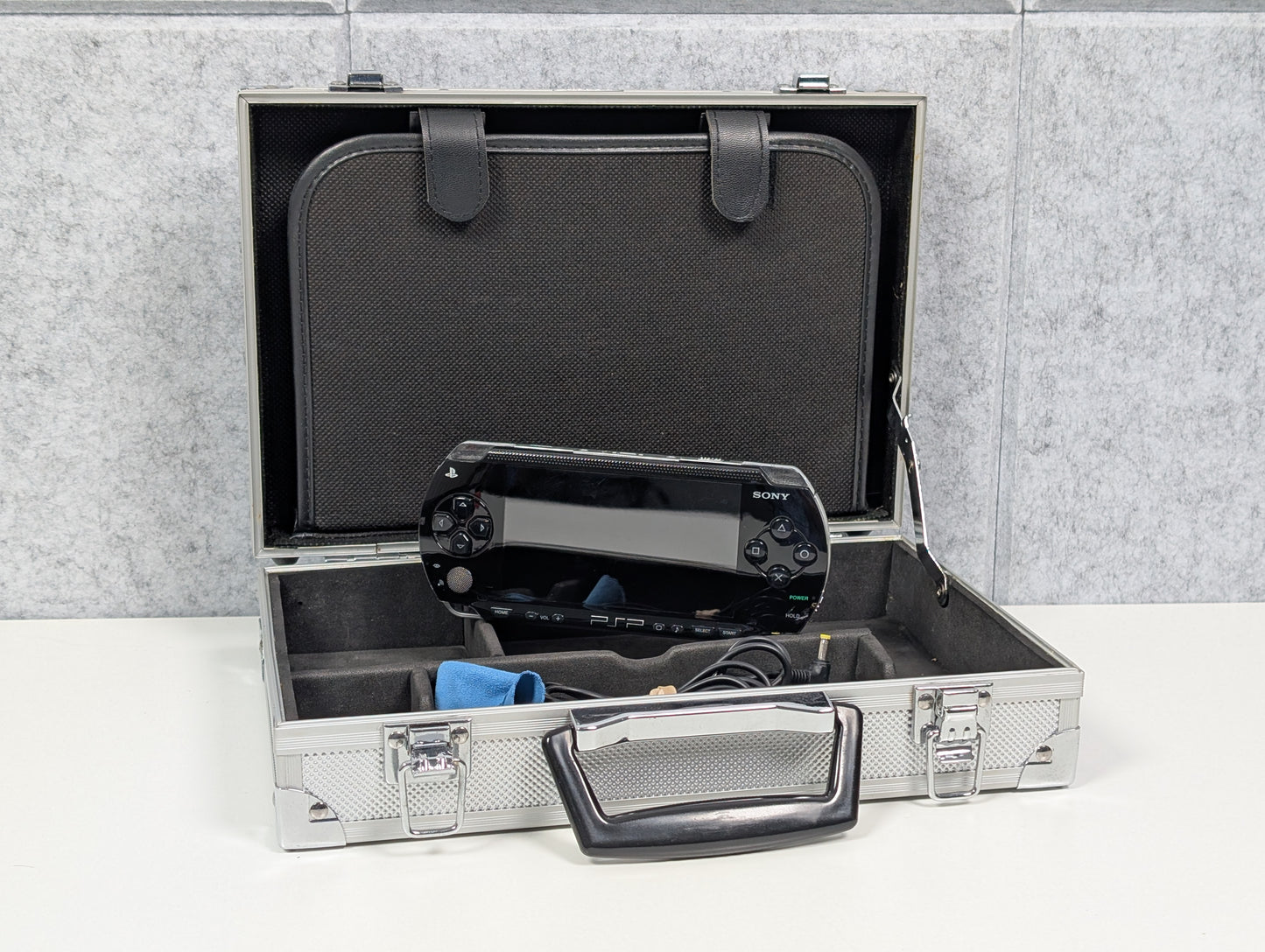 Sony PSP-1000 w/ accessories - Black - 32MB - USED