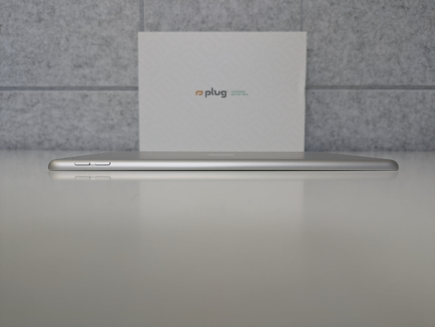 Apple iPad A2602 (9th Generation)  - 64GB - Silver - WIFI ONLY - USED