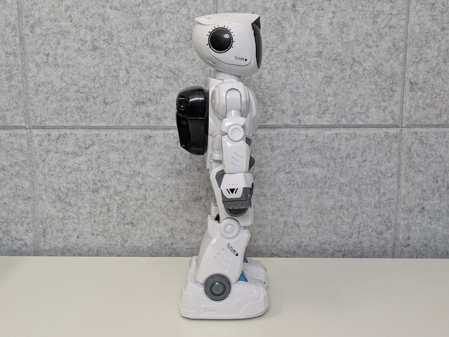 Le Neng Toys Intelligent Remote Control Robot - USED