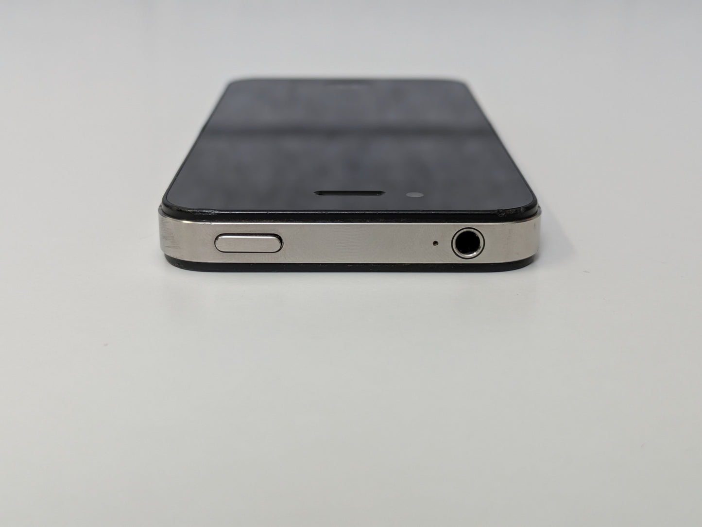 Apple iPhone 4 A1349 - 8GB - Black - CDMA - USED