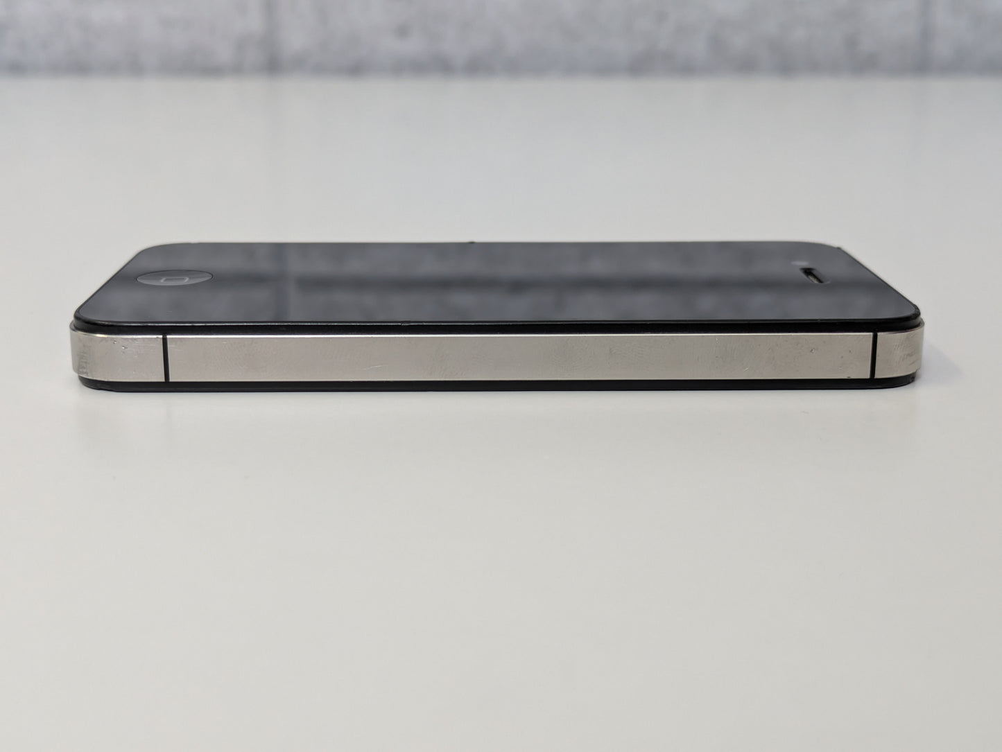 Apple iPhone 4 A1349 - 8GB - Black - CDMA - USED