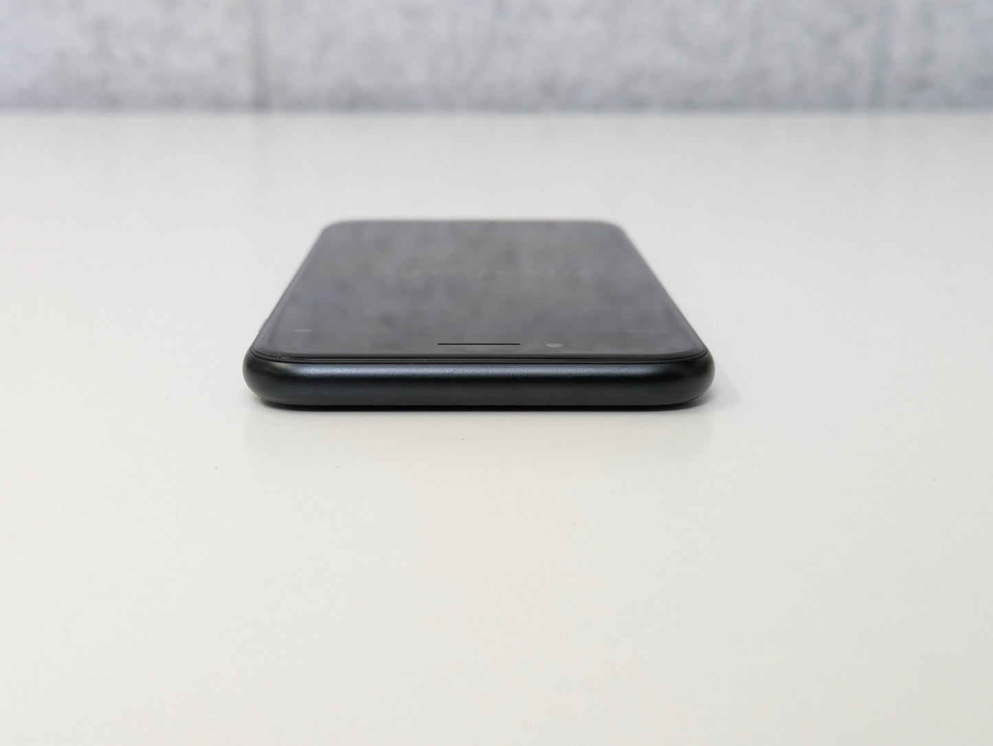 Apple iPhone SE (3rd gen.) - 64GB - Midnight - Unlocked - USED