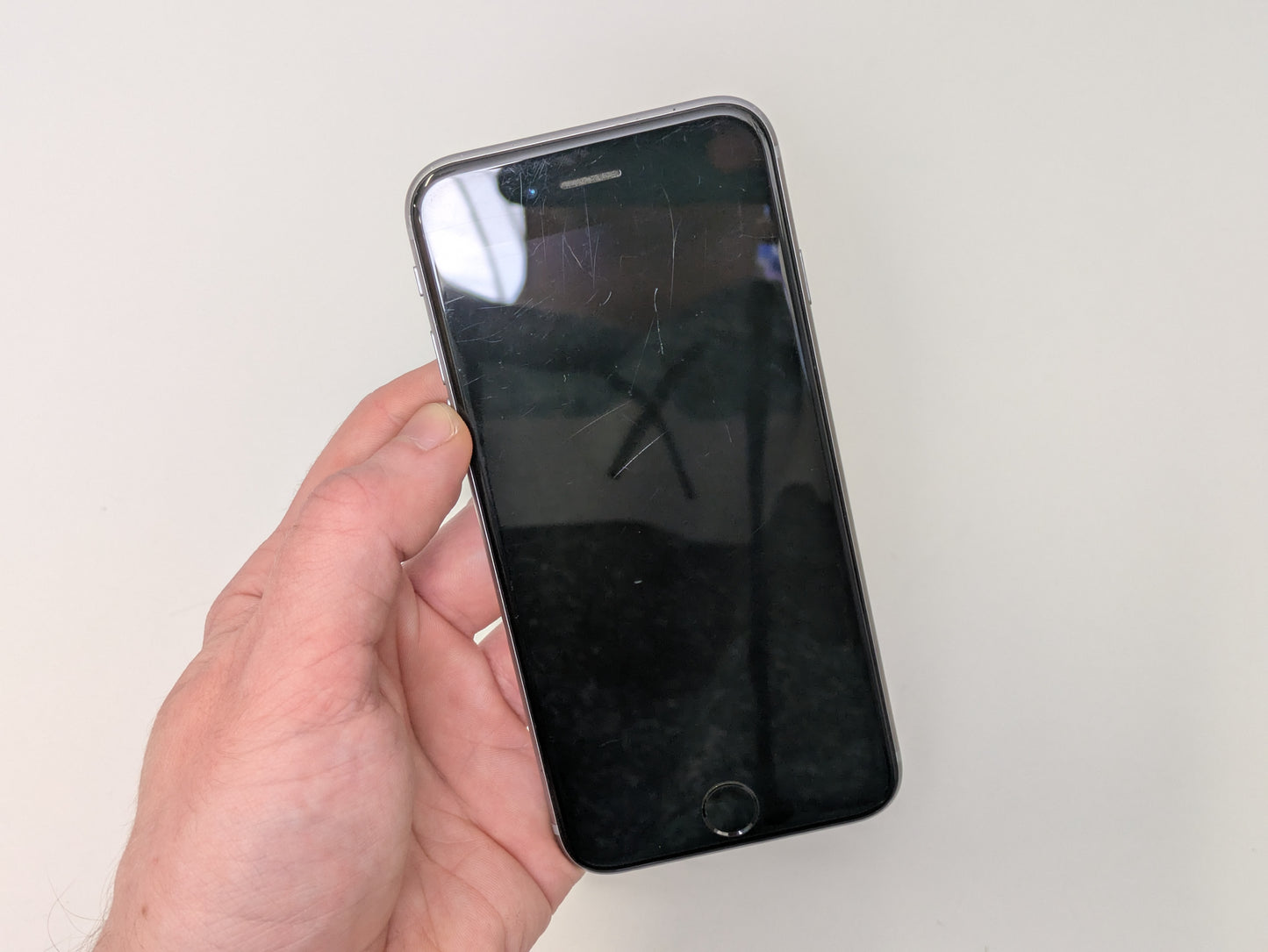 Apple iPhone 6S - 32GB - Space Gray - UNLOCKED - USED