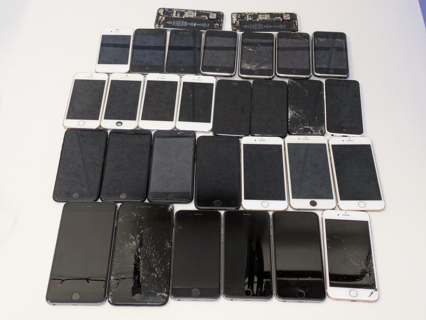 iPhone Lot of 28+ - Various Models from 3G through SE 2022 *READ DESC* AS-IS FOR PARTS/REPAIR