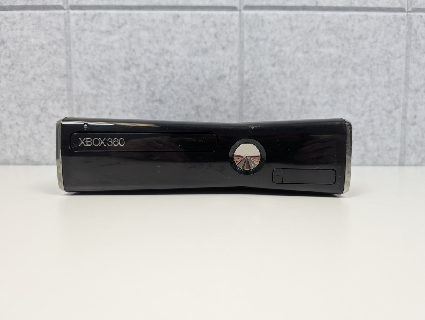 Microsoft Xbox 360 S - Piano Black - 250GB - USED