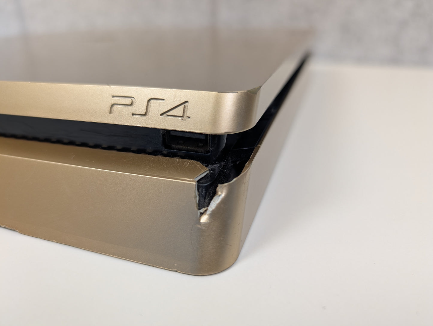 Sony PlayStation 4 Slim w/ accessories - 1TB - Gold - USED