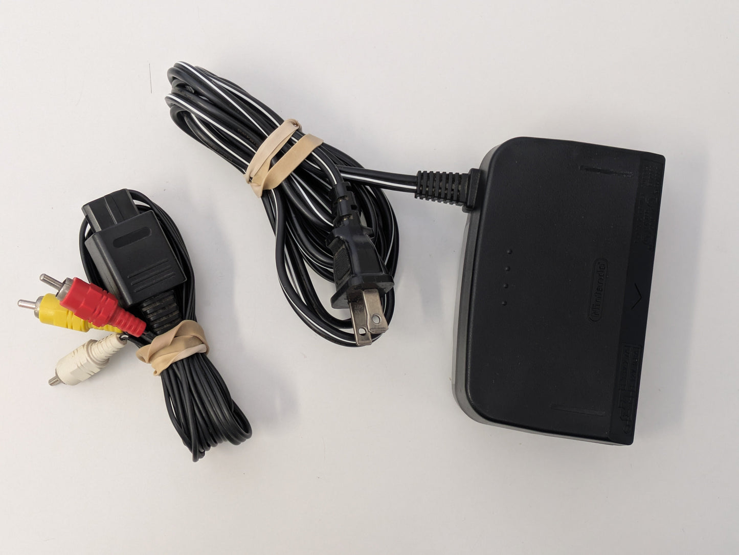 Nintendo 64 N64 w/ accessories - USED