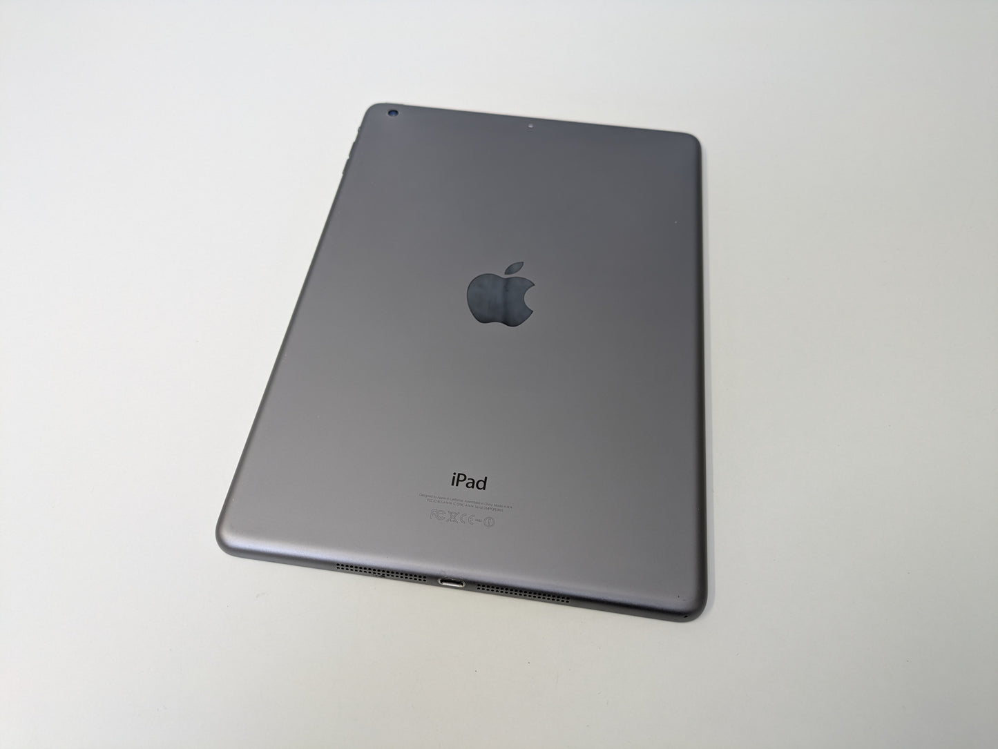 Apple iPad Air A1474 (1st Generation) - 32GB - Space Gray - USED