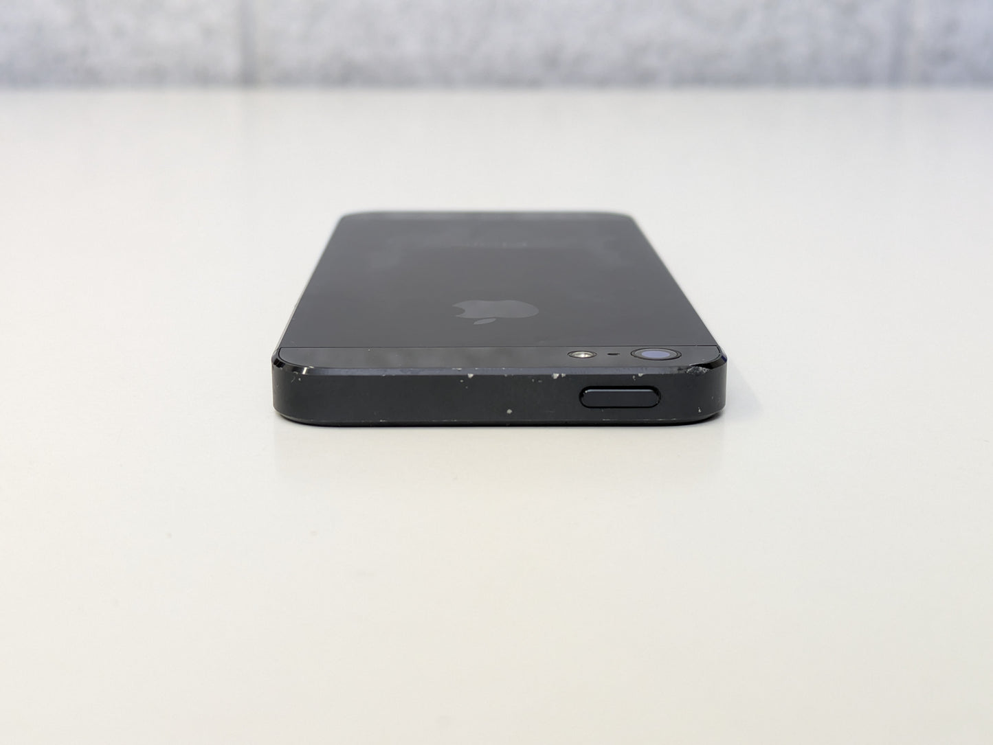 iPhone 5 A1428 (Network Locked to AT&T) - 16GB - Slate Black - USED