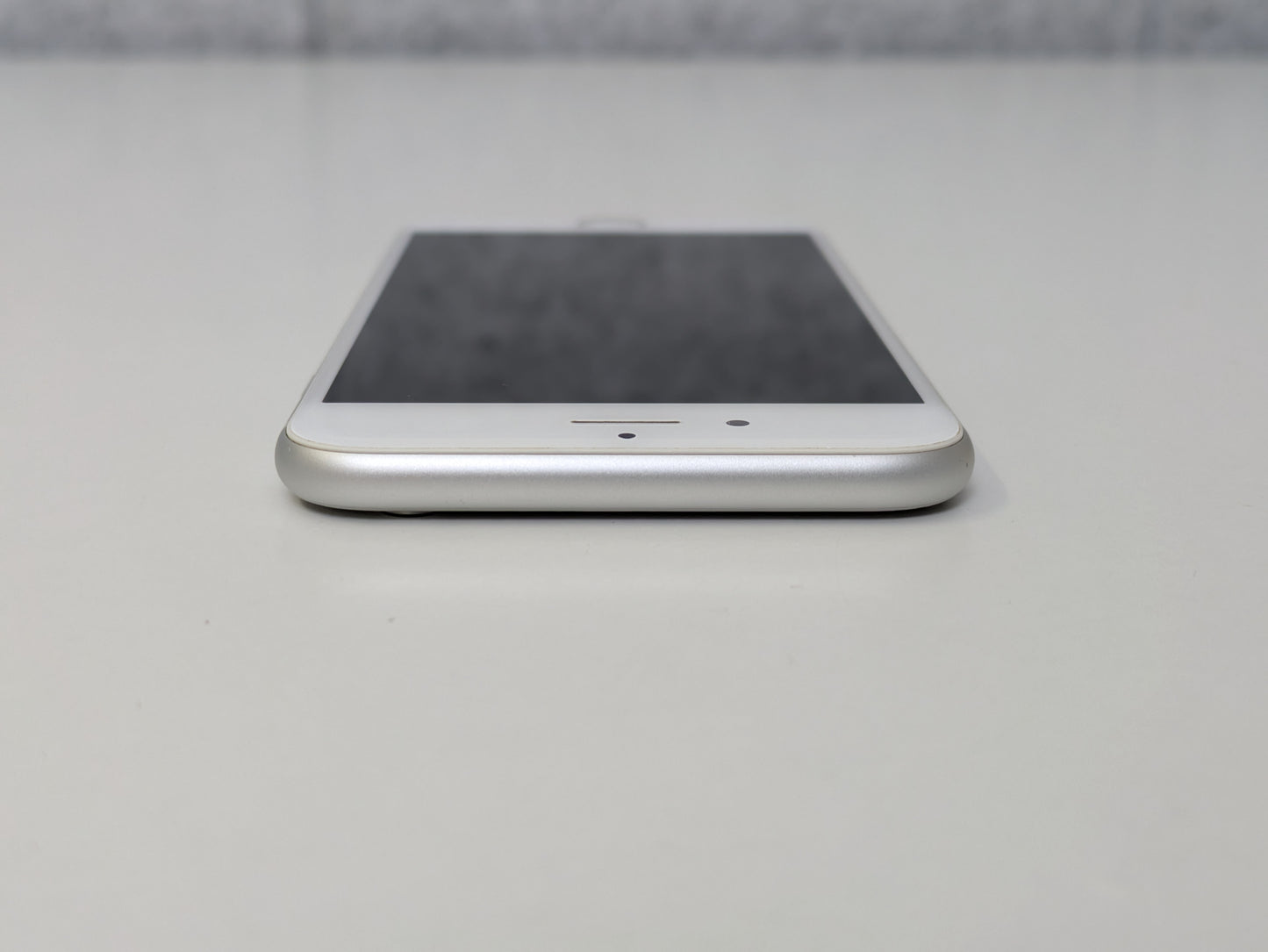 Apple iPhone 6 - 64GB - Silver - UNLOCKED - USED