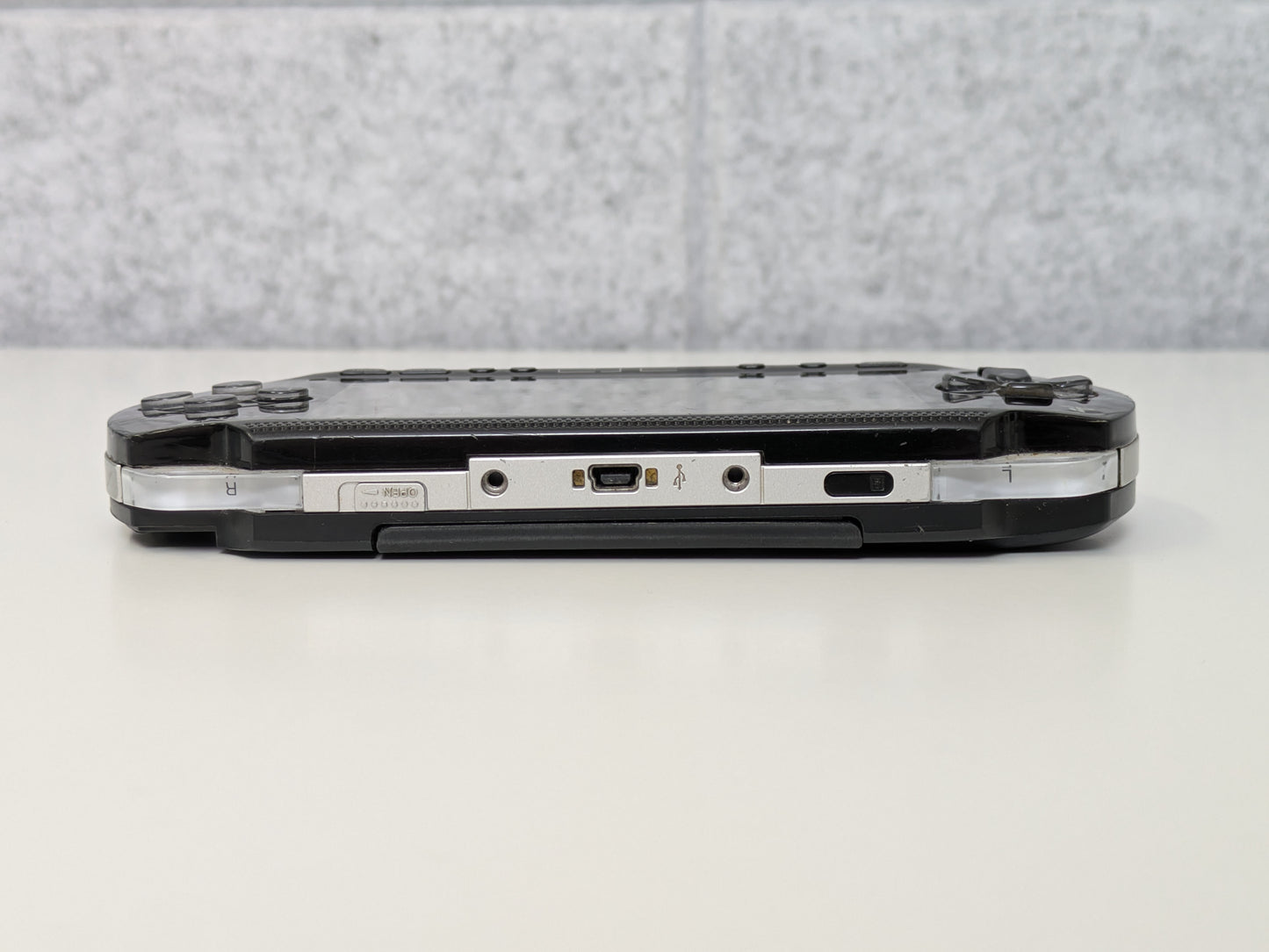 Sony PlayStation Portable PSP PSP1001 - CONSOLE ONLY - MISSING BATTERY, BATTERY DOOR & THUMBGRIP - AS-IS