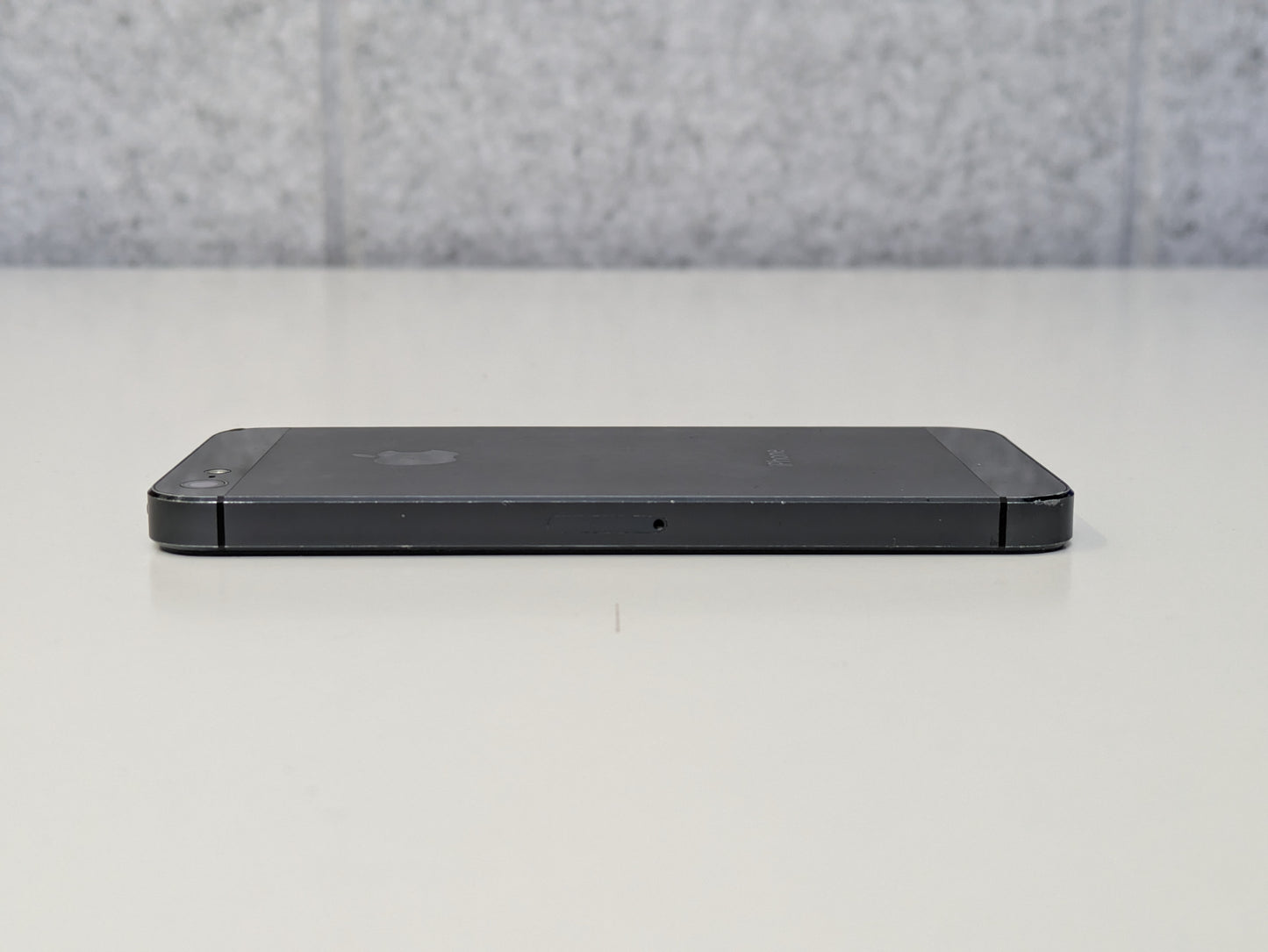 iPhone 5 A1428 (Network Locked to AT&T) - 16GB - Slate Black - AS-IS