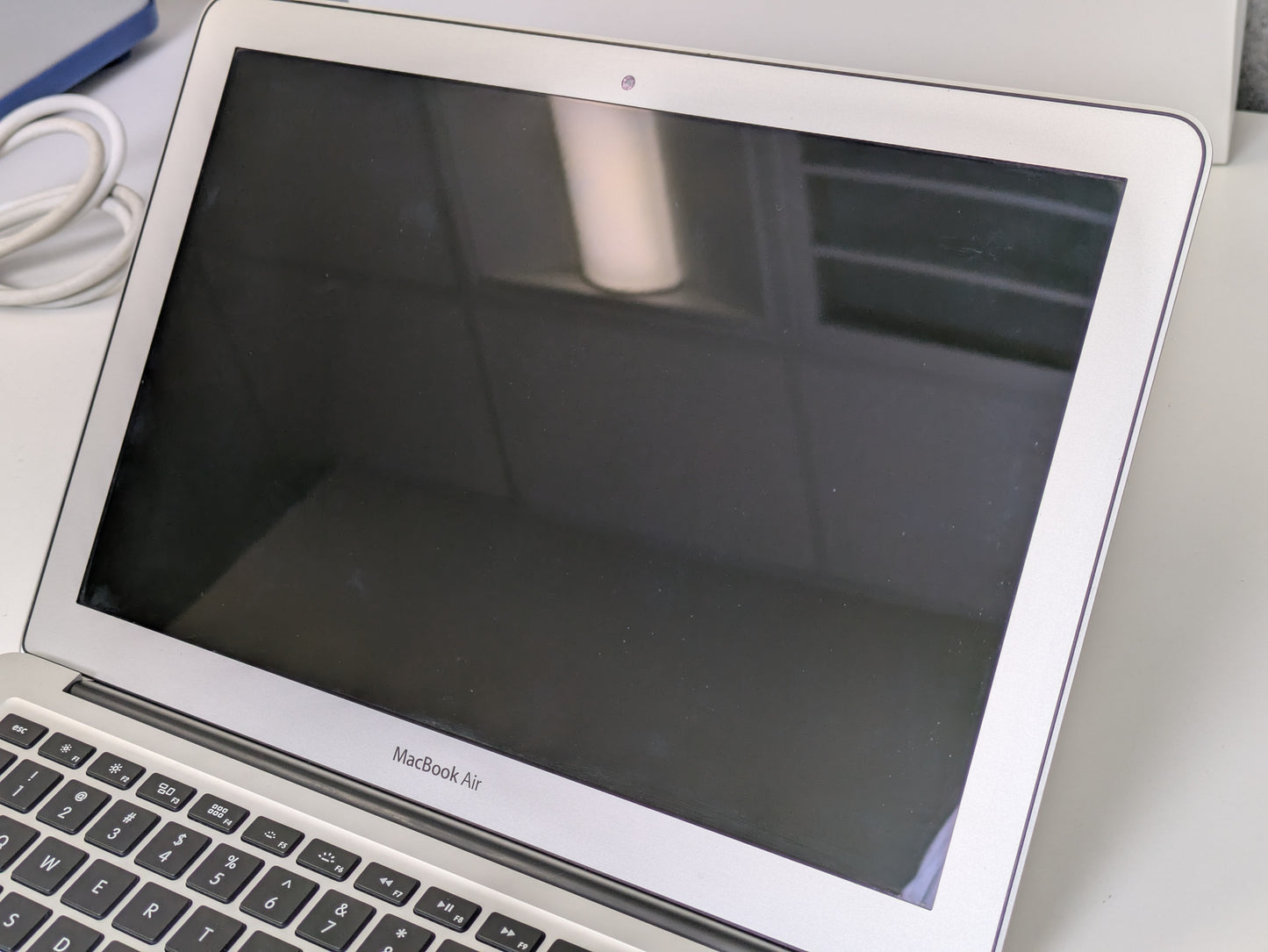 Apple MacBook Air - 13" 2017 - 2.2GHz Intel Core i7, 128GB SSD, 8GB RAM - IN BOX - USED