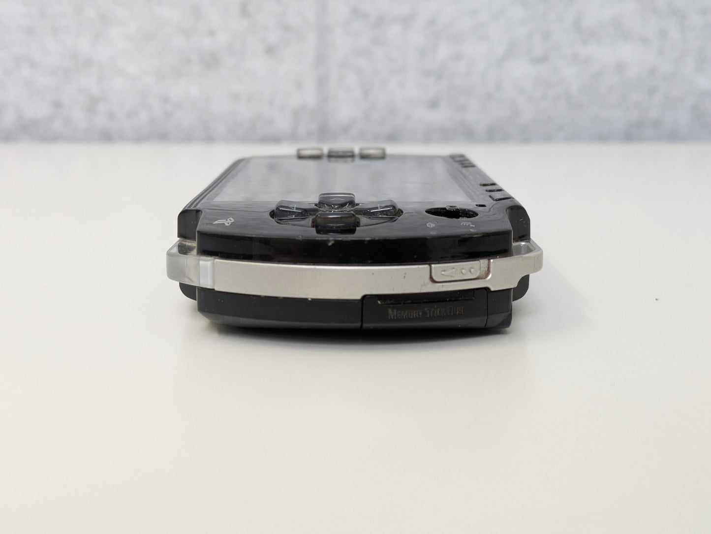 Sony PlayStation Portable PSP PSP1001 - CONSOLE ONLY - MISSING BATTERY, BATTERY DOOR & THUMBGRIP - AS-IS