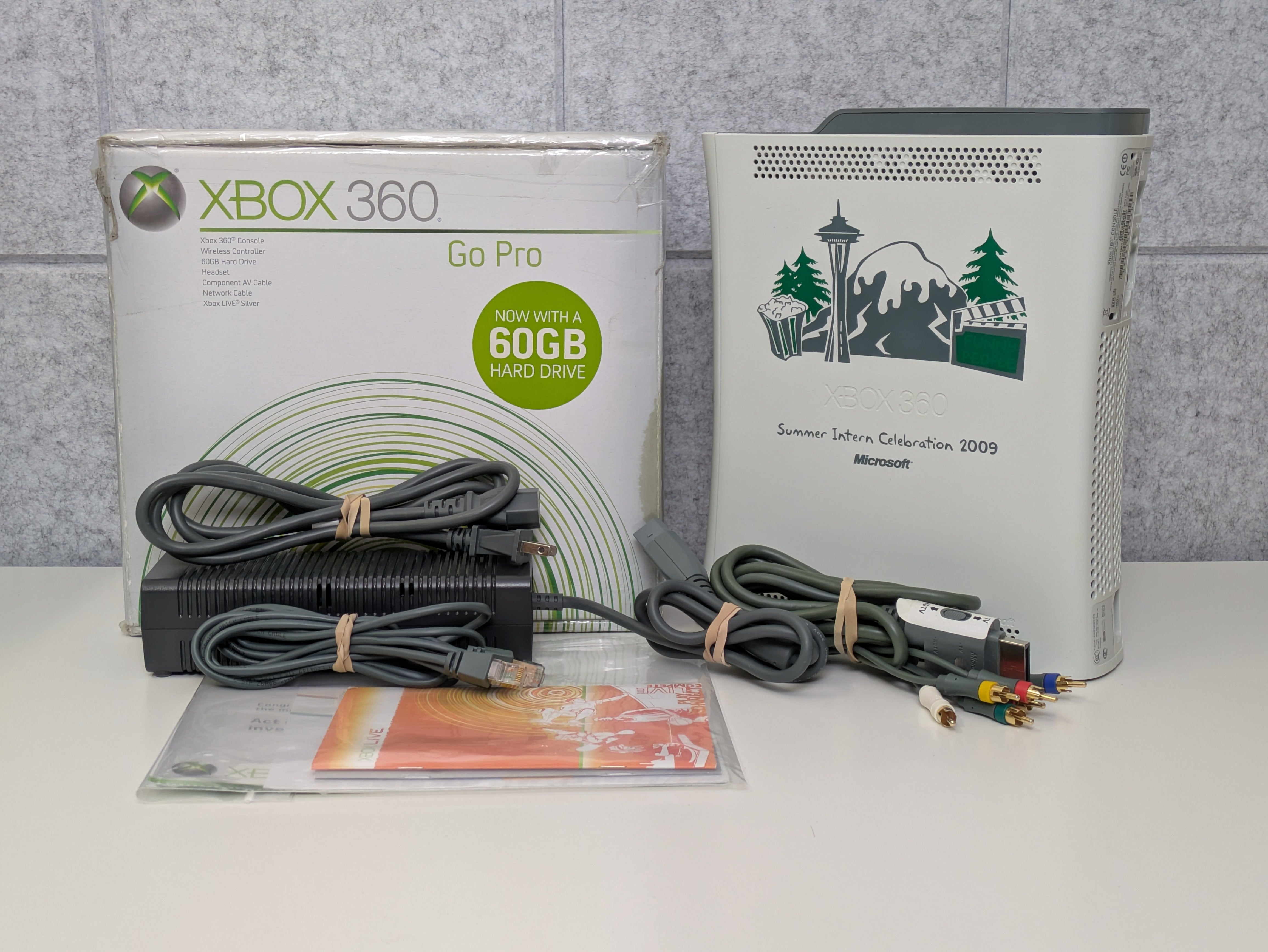 Microsoft Xbox 360 Summer Intern Edition w/ Box - 60GB - White