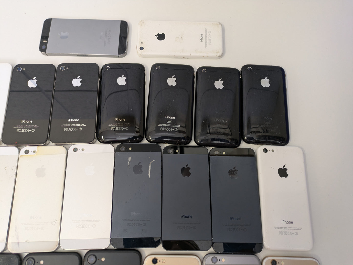 iPhone Lot of 28+ - Various Models from 3G through SE 2022 *READ DESC* AS-IS FOR PARTS/REPAIR