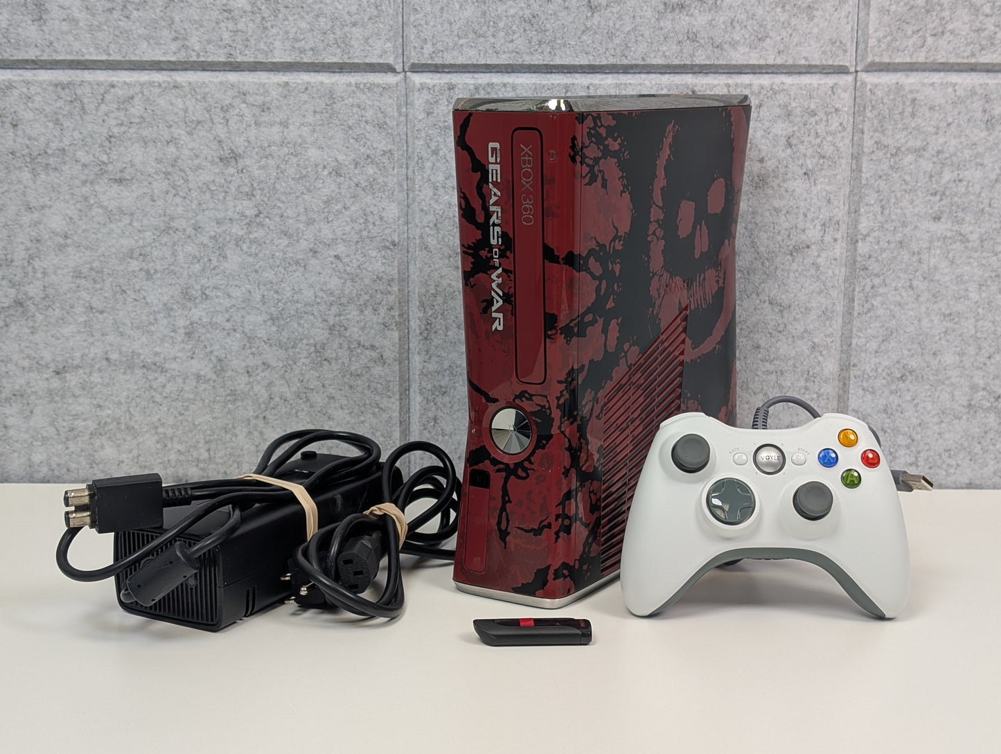 Microsoft Xbox 360 S (w/ MODDED USB) - Gears of War Edition - 320GB - USED