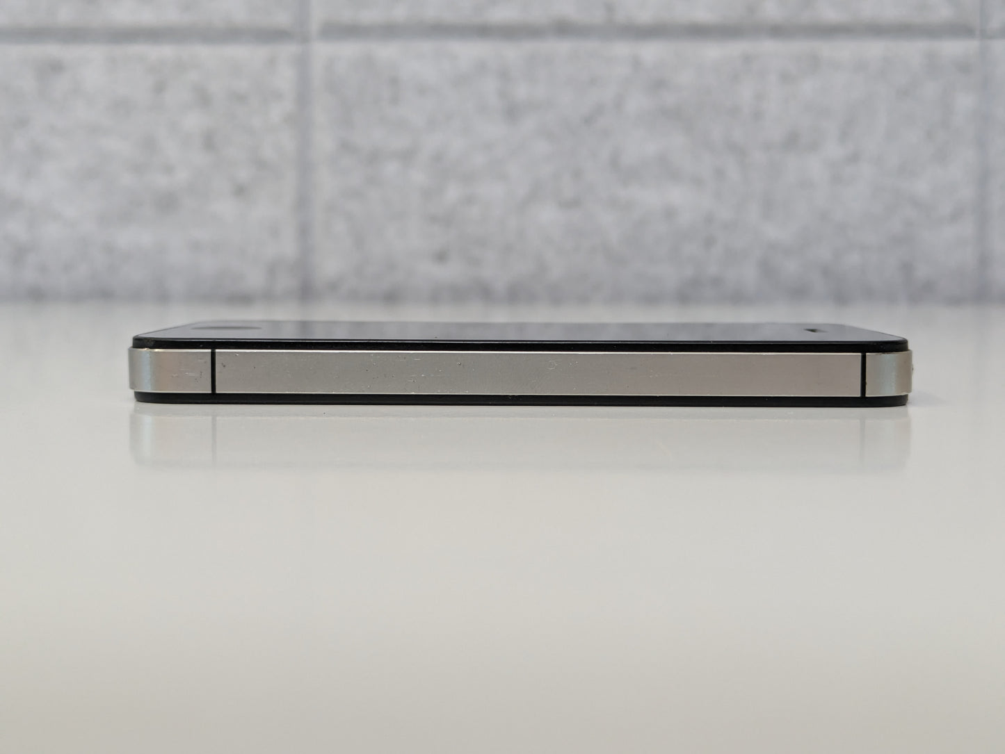 Apple iPhone 4 - 16GB - Black - CDMA - AS-IS