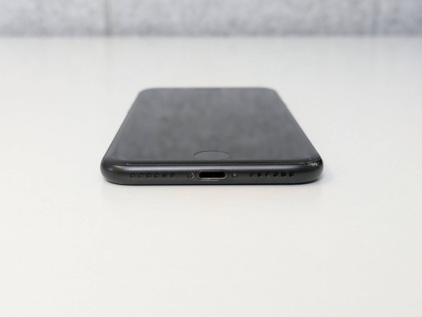 Apple iPhone 7 - 32GB - Black - Unlocked - USED