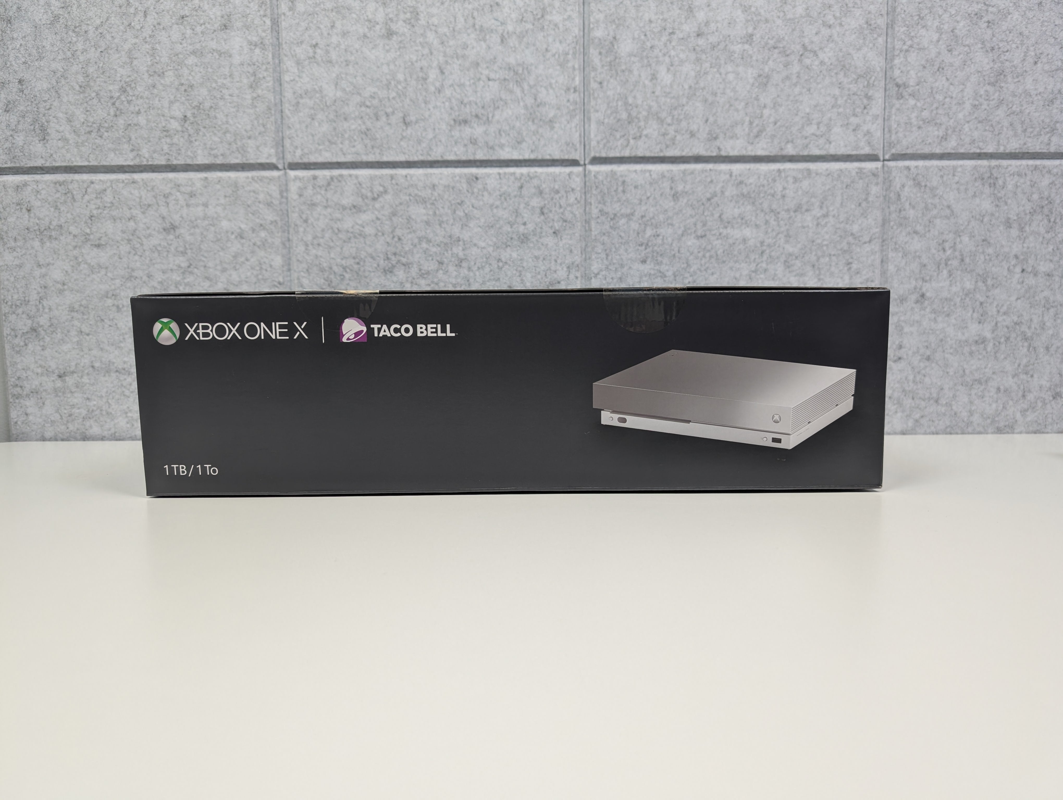Microsoft Xbox One X - TACO BELL LTD. ED. Silver/White - 1TB