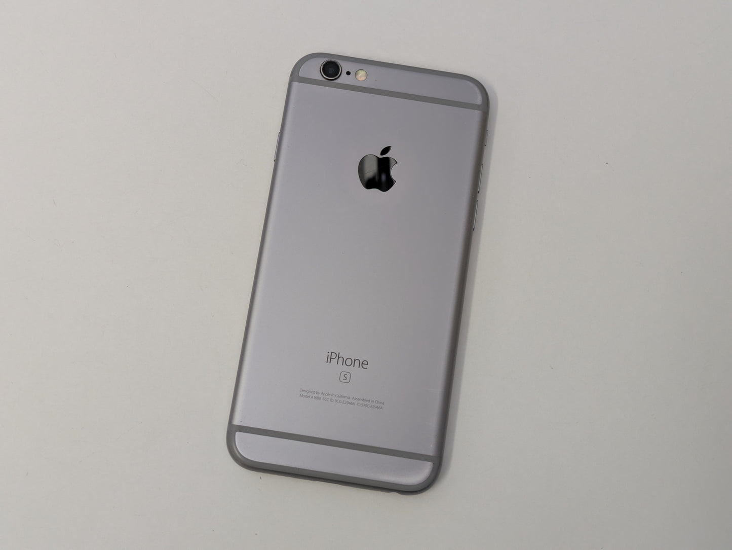 Apple iPhone 6S - 32GB - Space Gray - UNLOCKED - USED