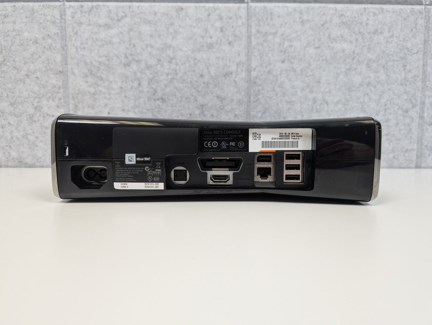 Microsoft Xbox 360 S - Piano Black - 250GB - USED