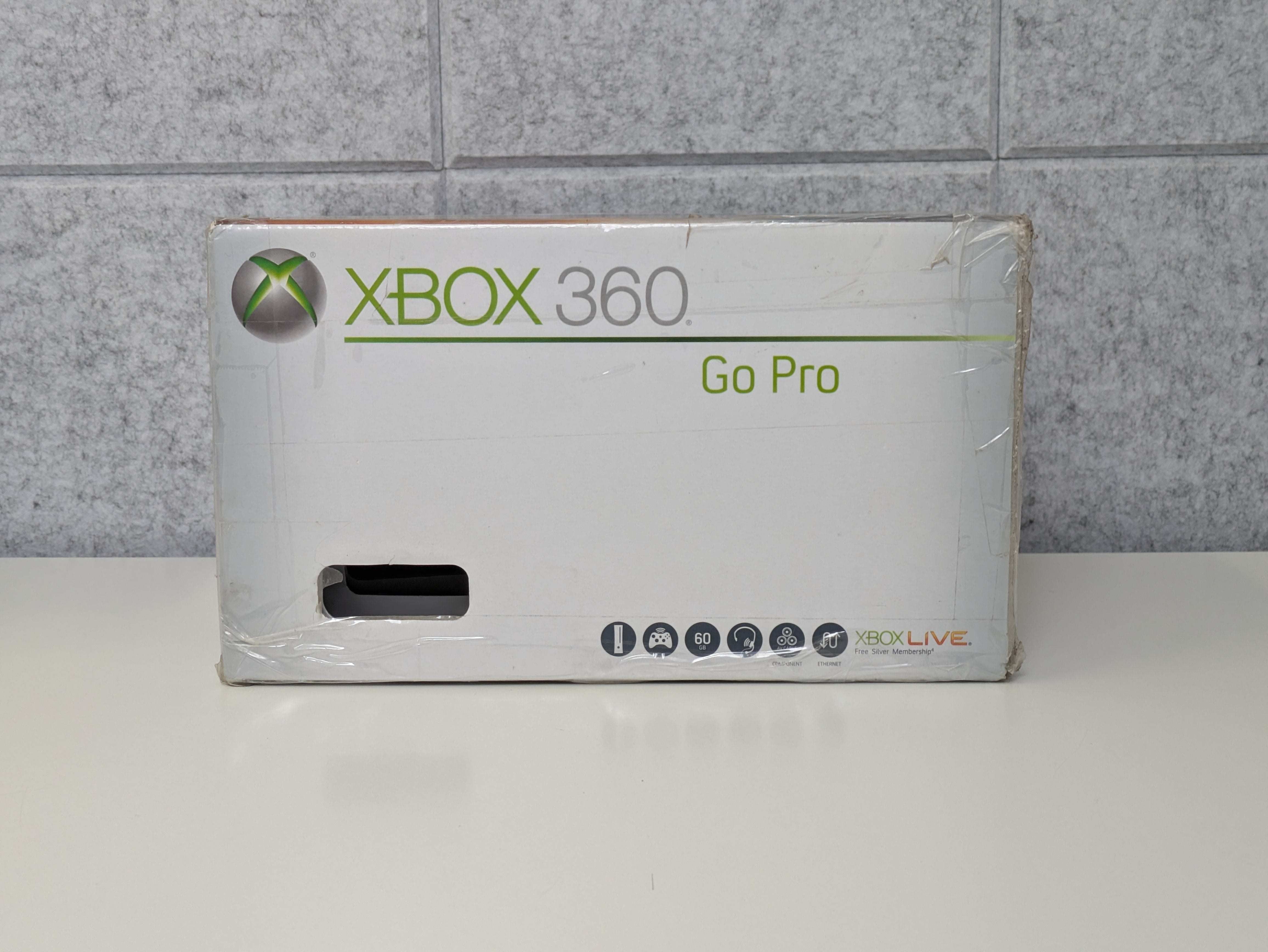 Microsoft Xbox 360 Summer Intern Edition w/ Box - 60GB - White Microsoft Xbox 360 Summer Intern Edition w/ Box - 60GB - White