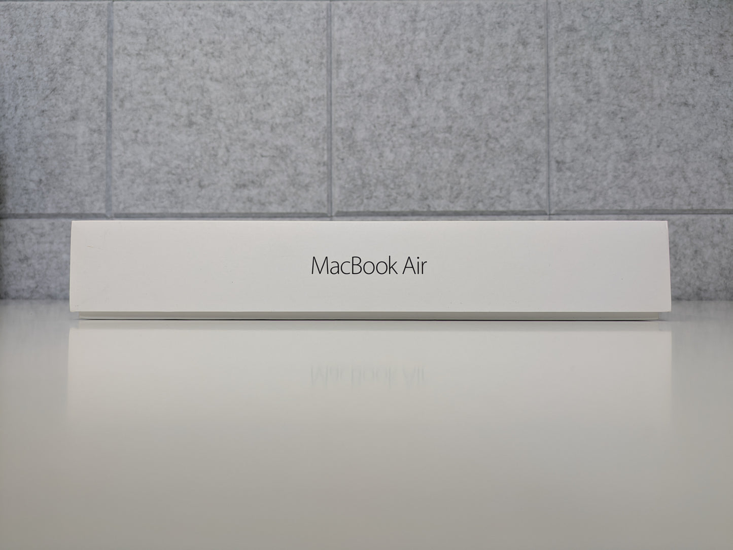 Apple MacBook Air - 13" 2017 - 2.2GHz Intel Core i7, 128GB SSD, 8GB RAM - IN BOX - USED