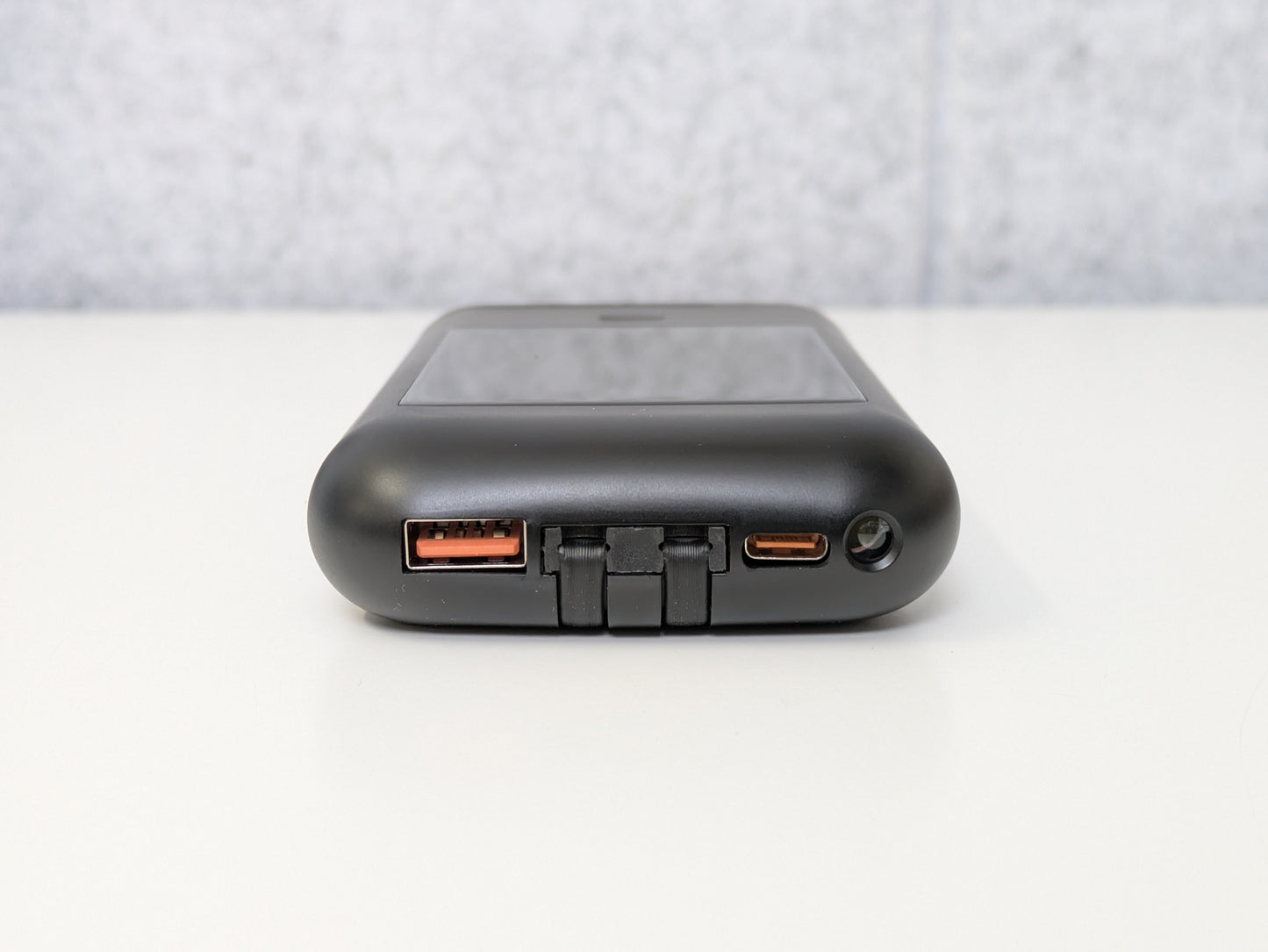 SE-two Battery Bank Smartphone Accessory w/ Built-In Wireless Earbuds - USED