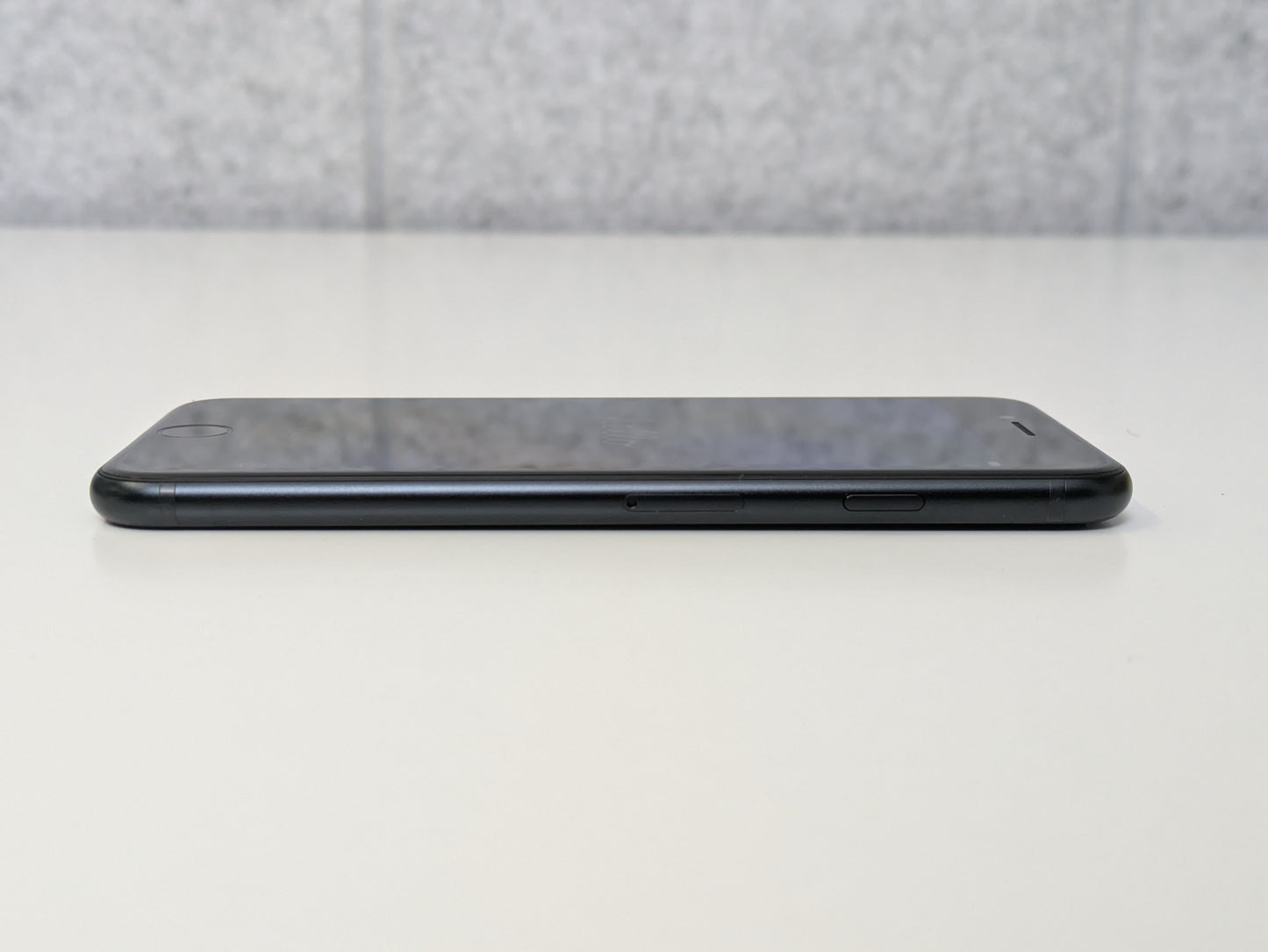 Apple iPhone SE (3rd gen.) - 64GB - Midnight - Unlocked - USED