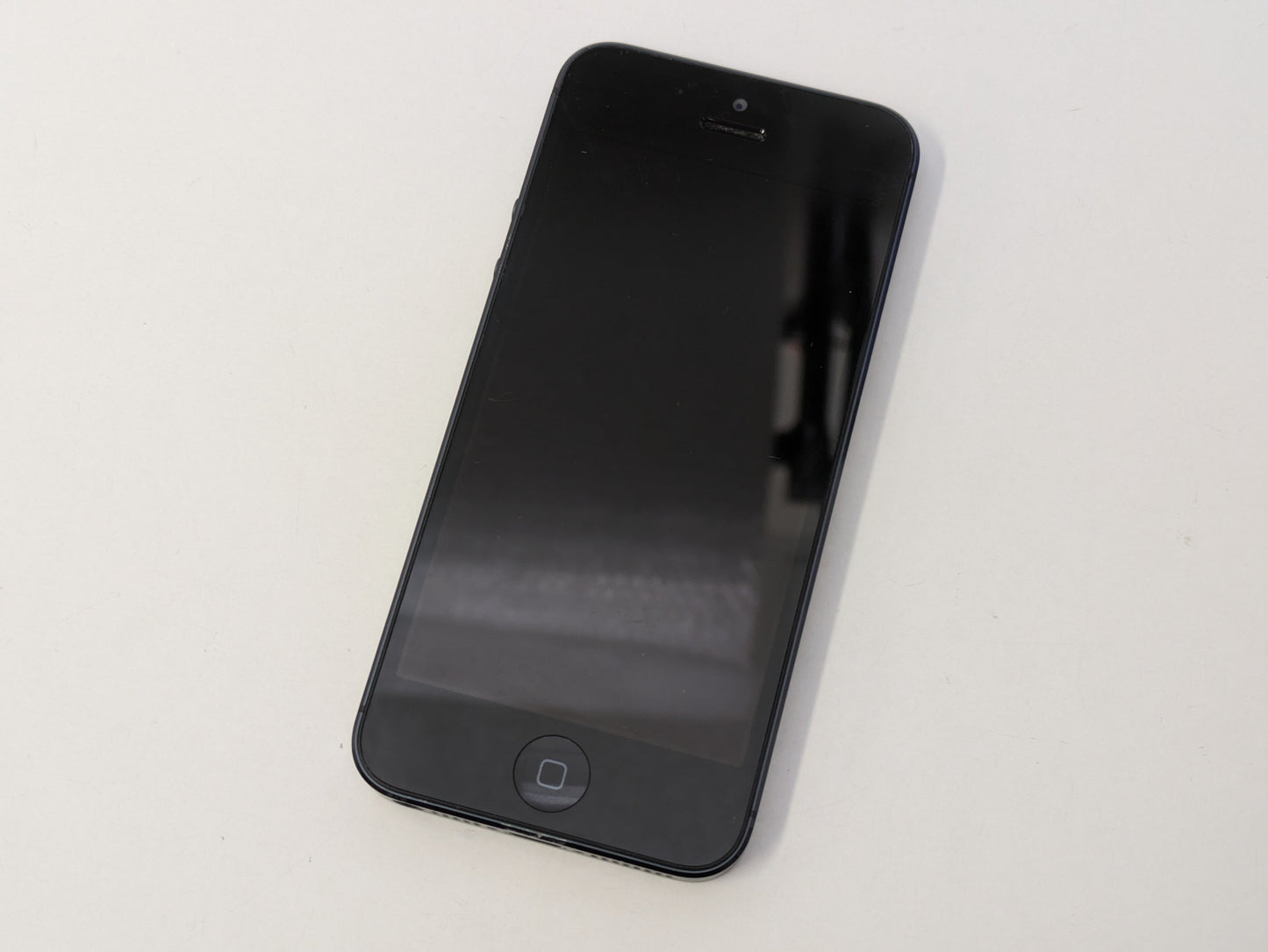 iPhone 5 A1428 (Network Locked to AT&T) - 16GB - Slate Black - USED