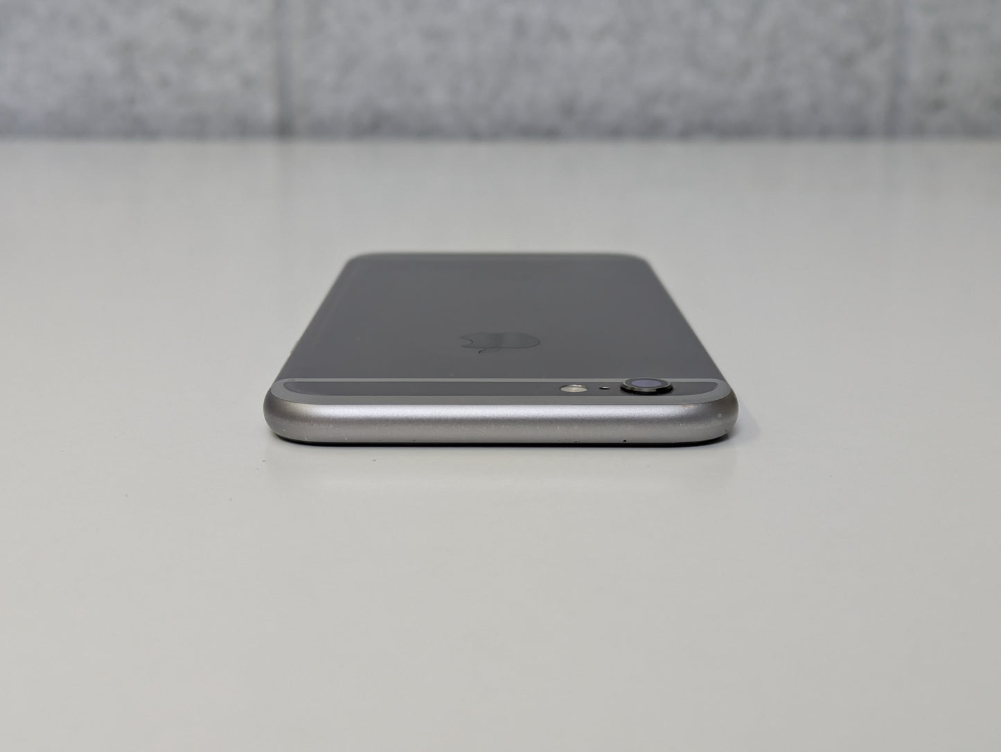 Apple iPhone 6S - 32GB - Space Gray - UNLOCKED - USED