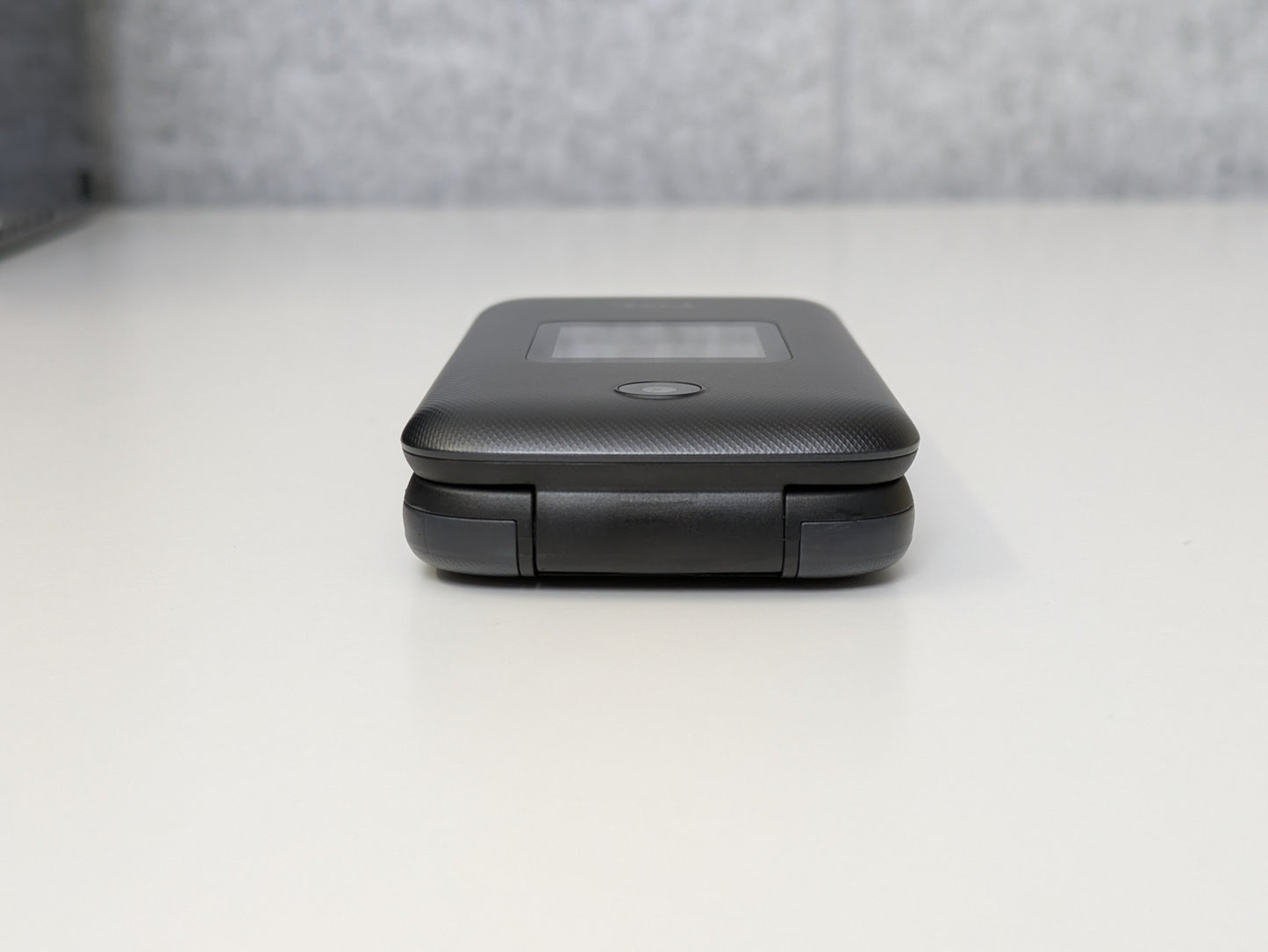 TCL Flip Pro - 4GB - Gray - Verizon - USED